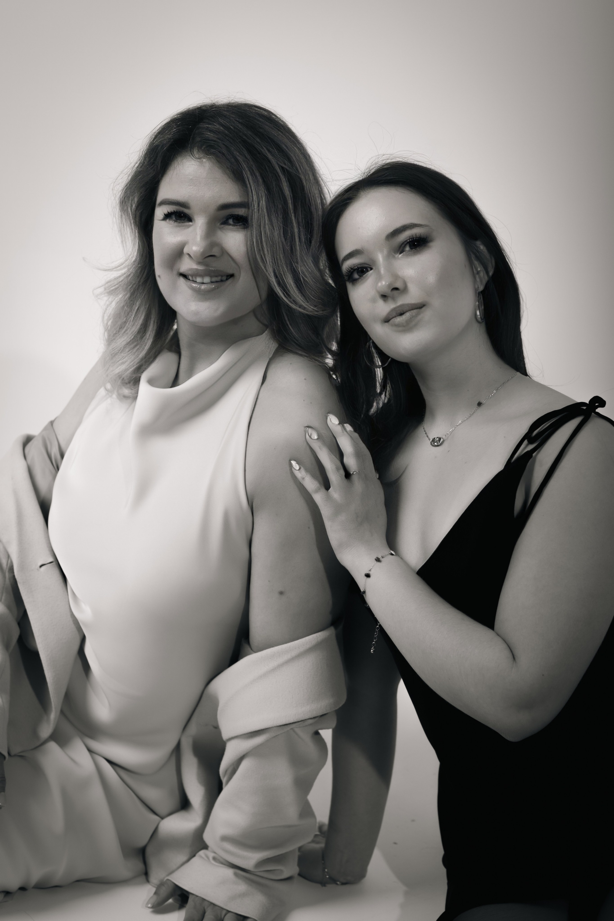Olena&Darinka. VALERIIA VIUNOVA individual shooting\love story\event\brand