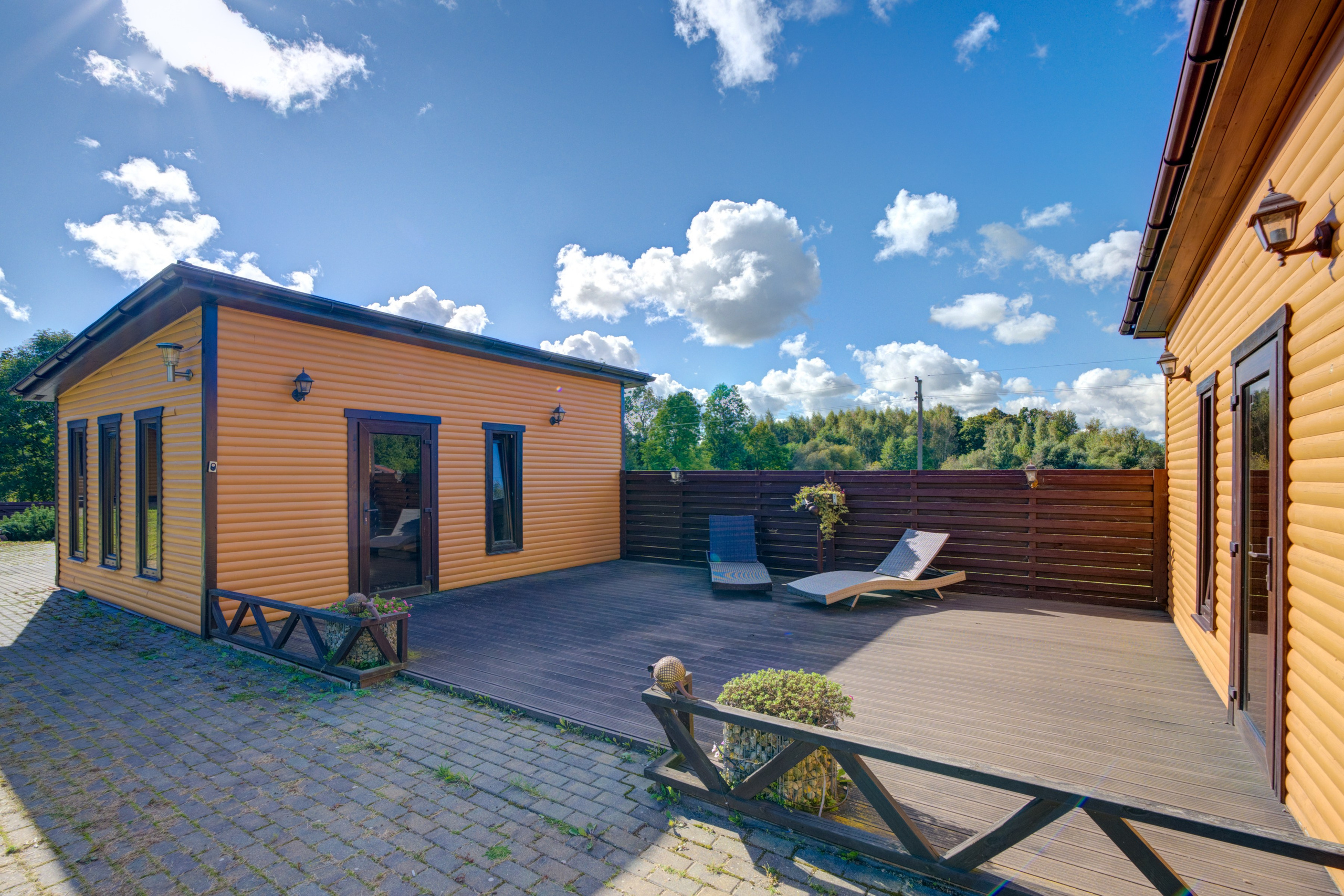 Sadyba Vinliaus r. prie ežero. Elina Sapiega fotografė Vilniuje