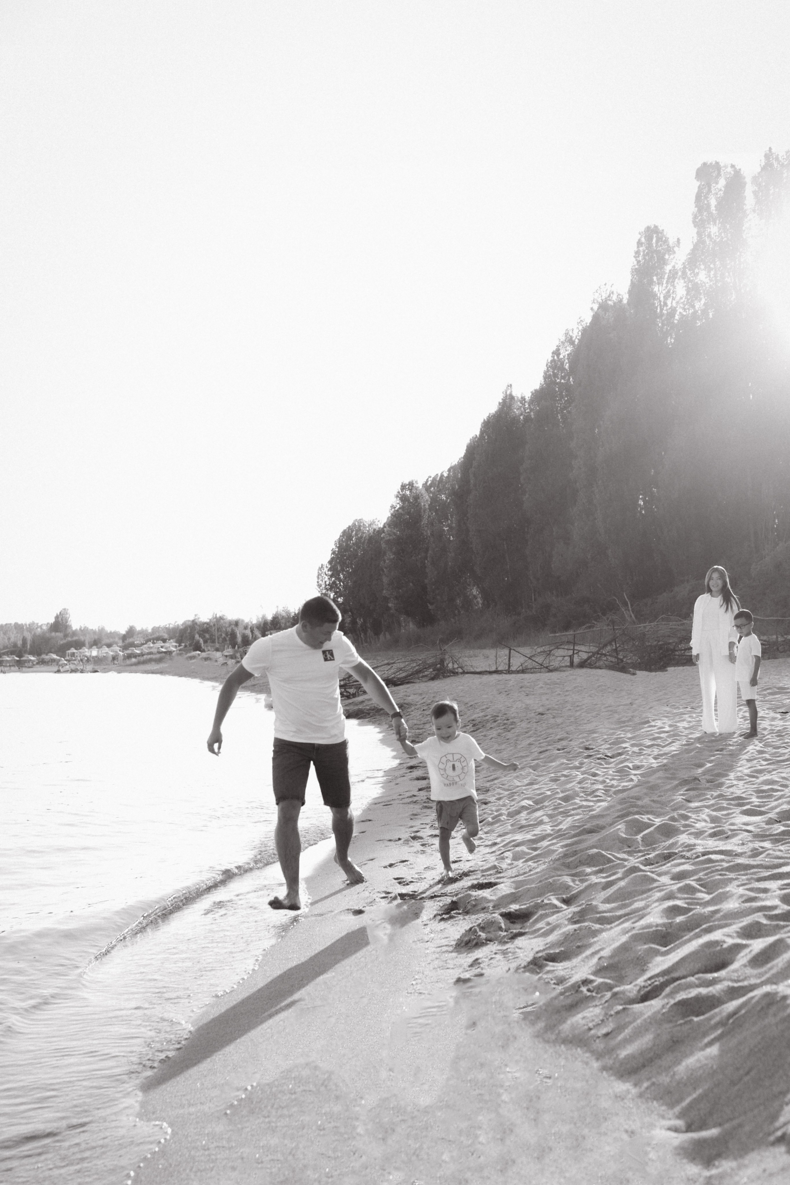 Family at Sunset. Фотограф родов, семей и новорожденных малышей в Дубае