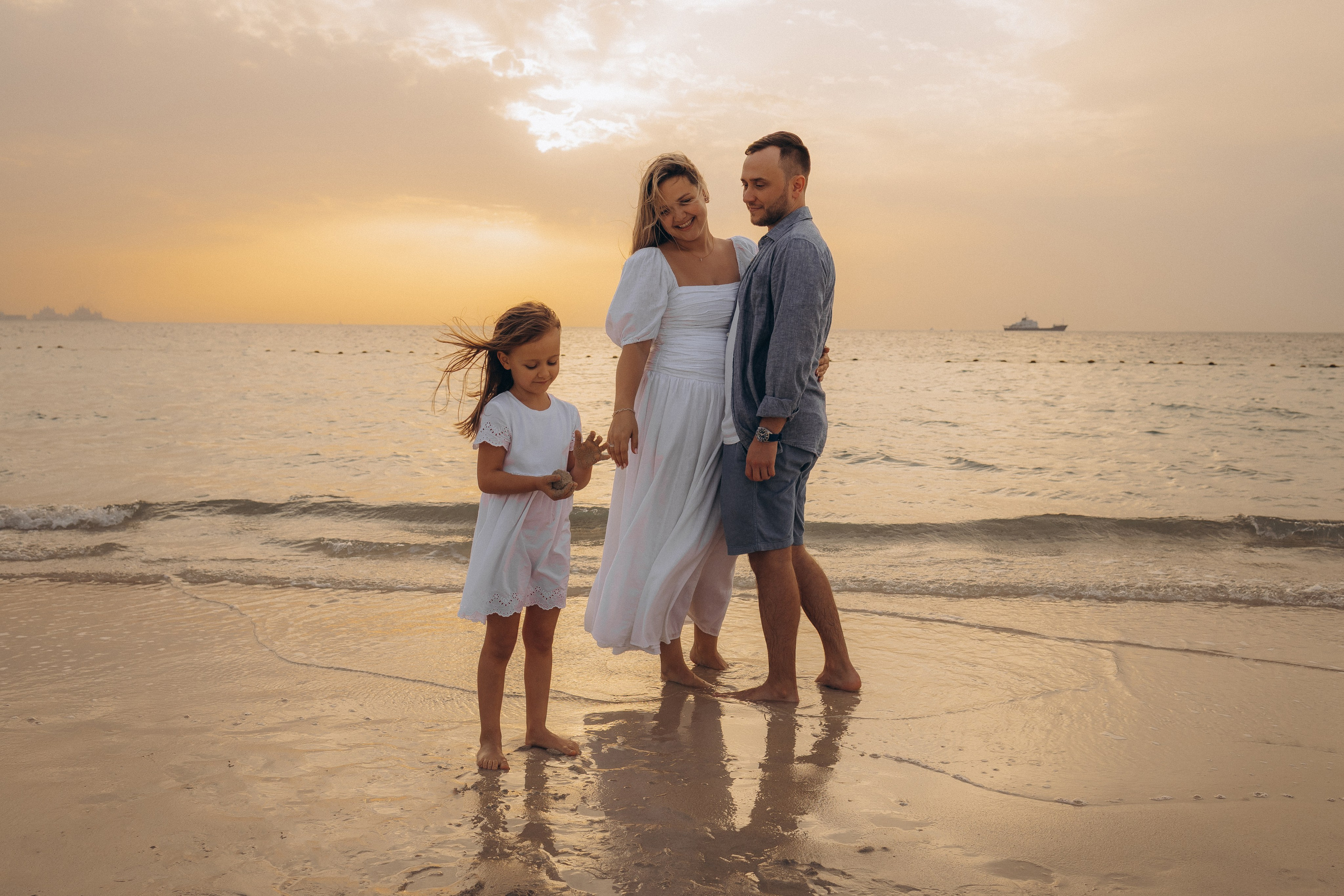 Golden hour family. Birth, Family, Newborn photographer in Dubai| Eliza Baitikova