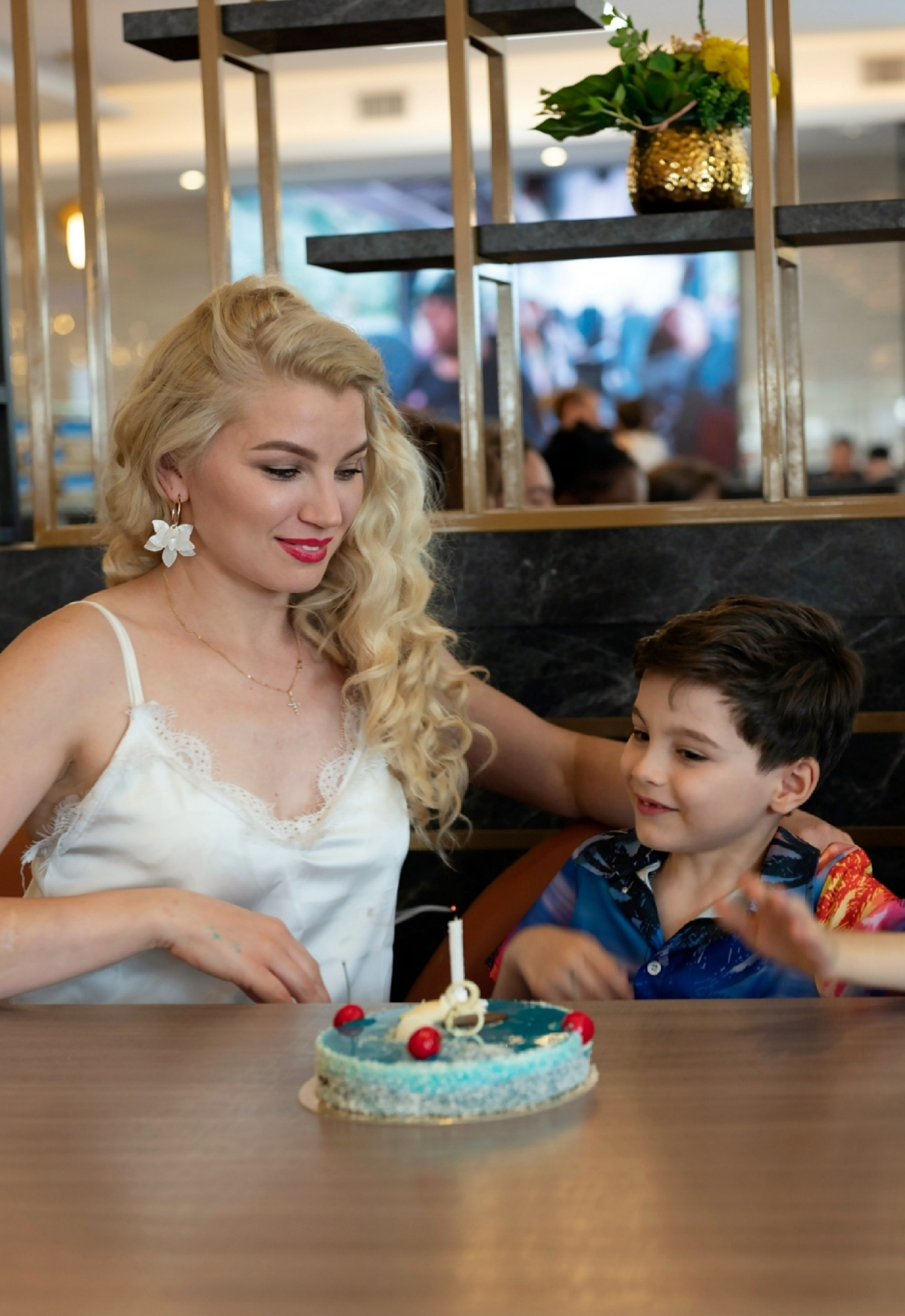 Family photoshoot in Paris. Alina Tagzieva- a photograper in Paris