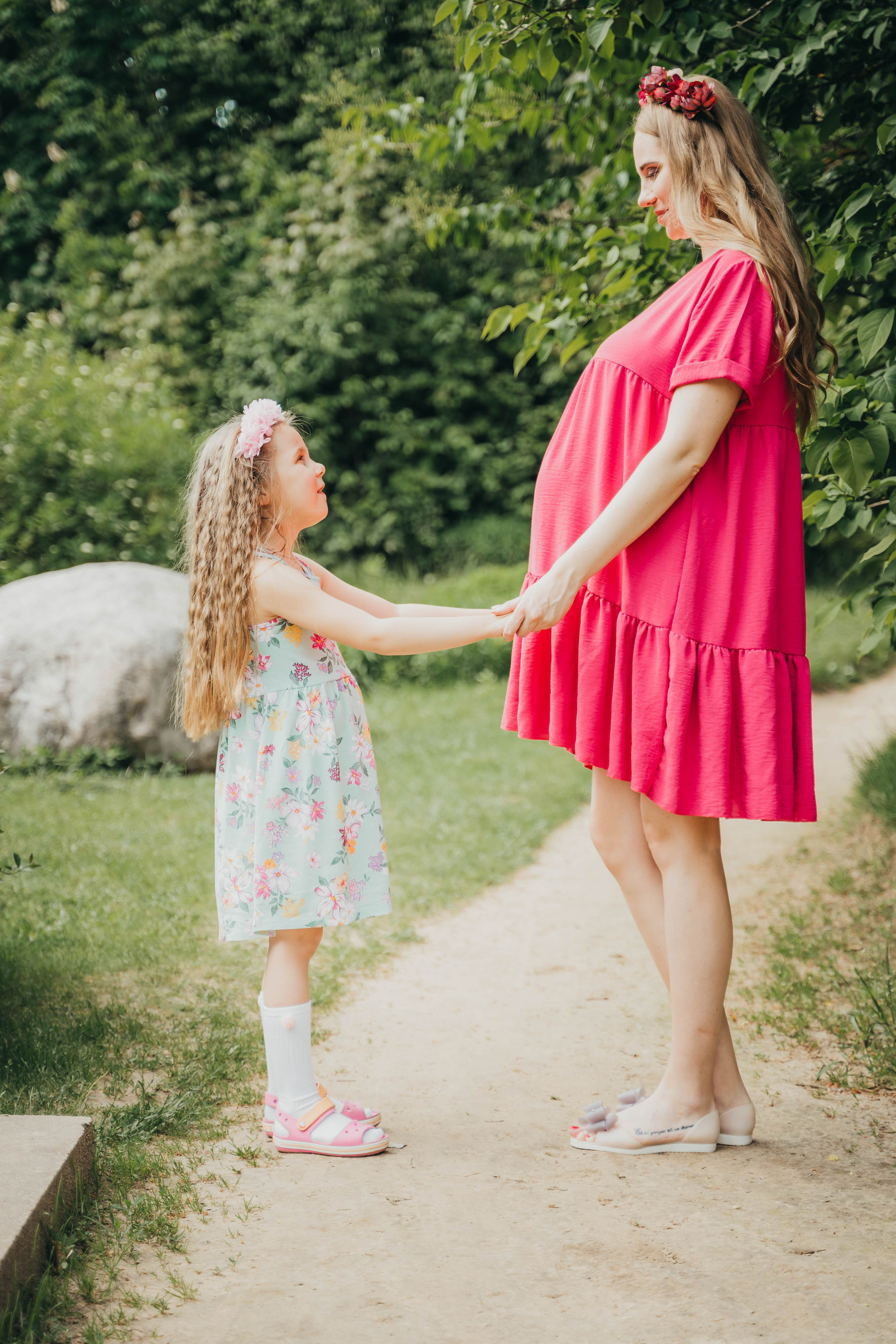 Александр, Нелли и Мишель. Главная