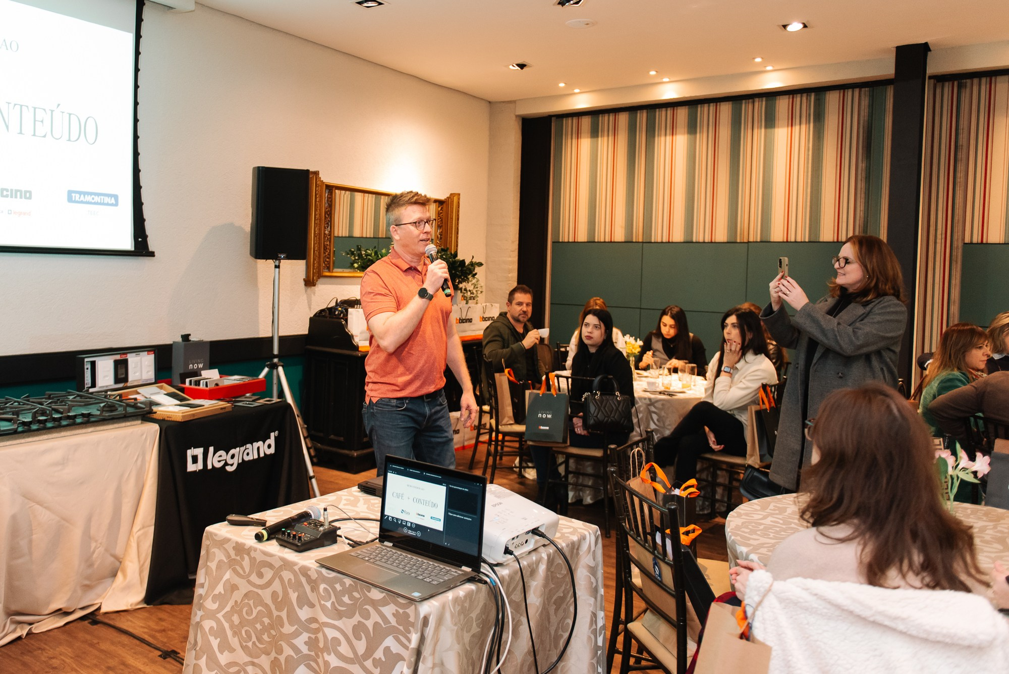 Café + Conteúdo | Casa Pinezi. 78 Imagens