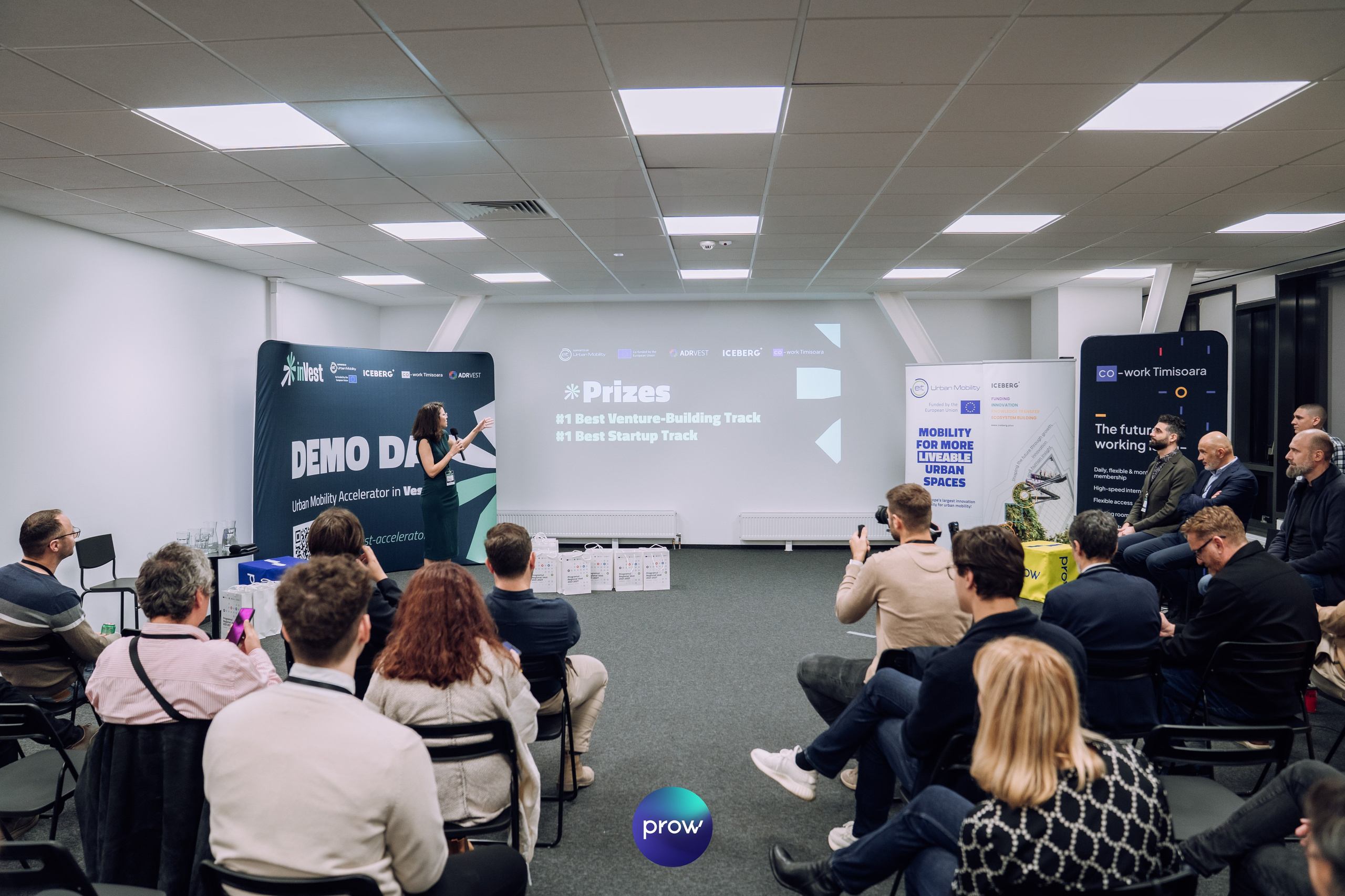 InVest DemoDay @ Cowork. Cozac Cristian Photographer