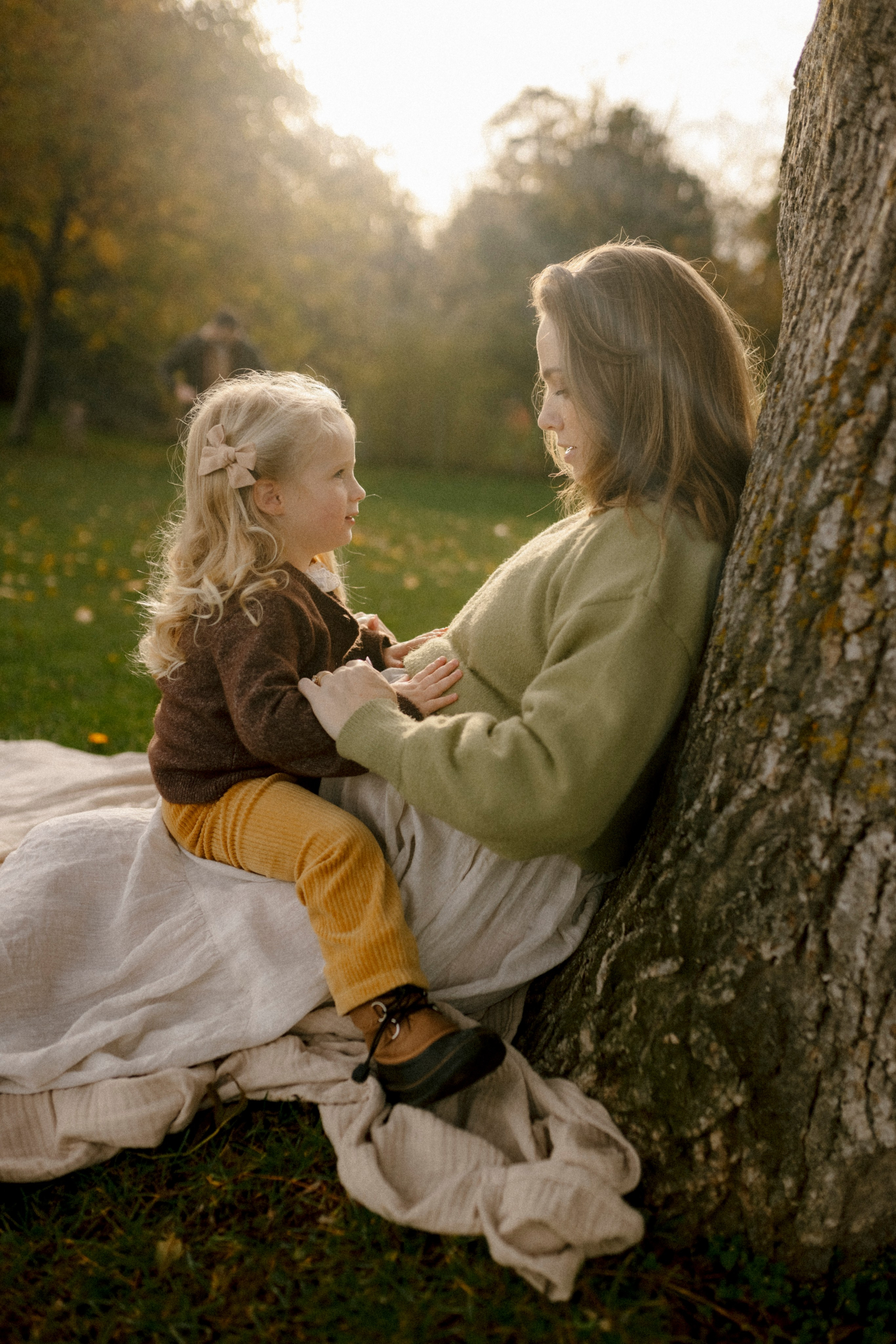 Polina Sobol — family & documentary photographer in Bern. Outdoor & urban photo sessions for families, kids and couples