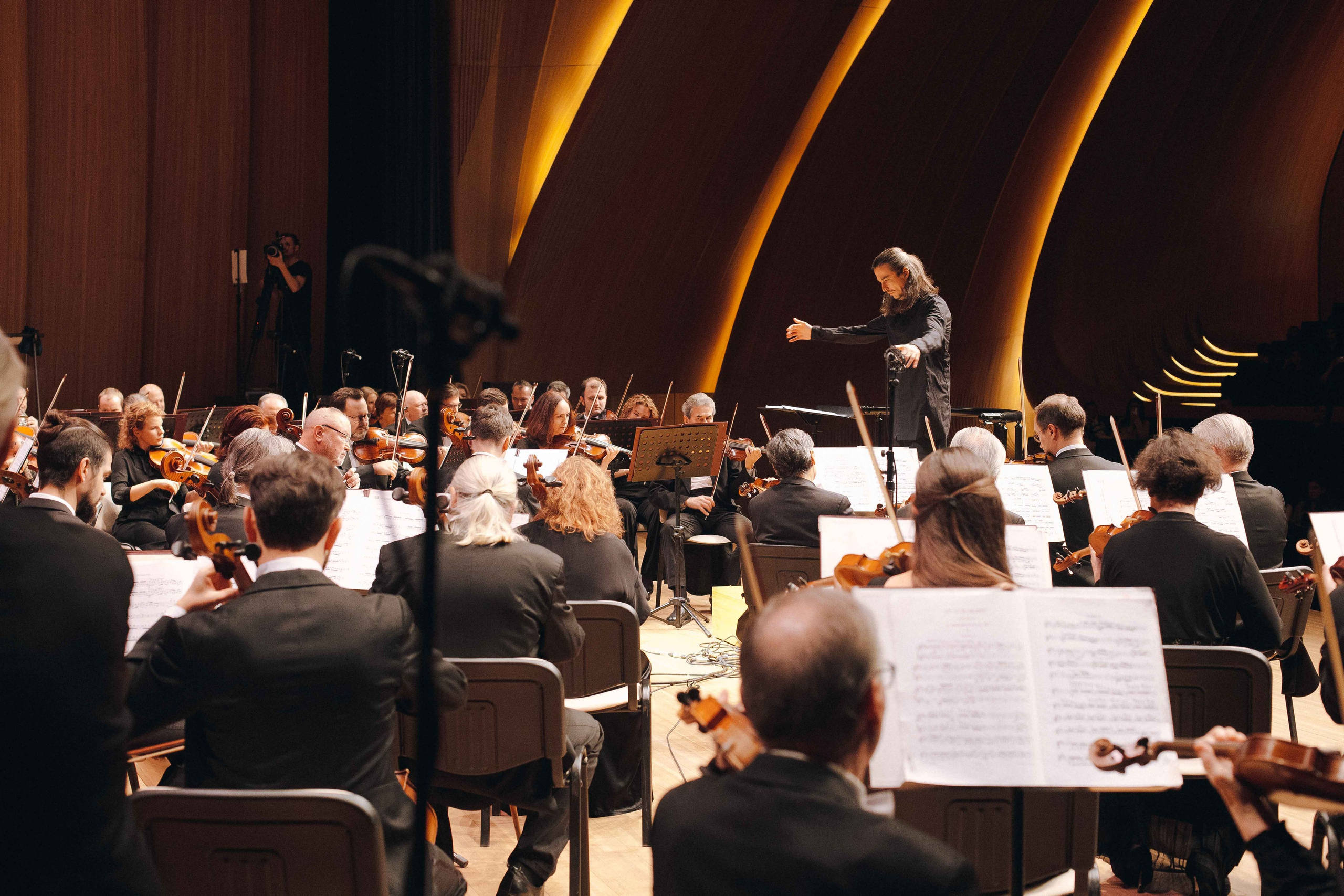 The Tchaikovsky Academic Grand Symphony Orchestra in Baku. Wedding&Event photographer Ismail Rzayev in Baku