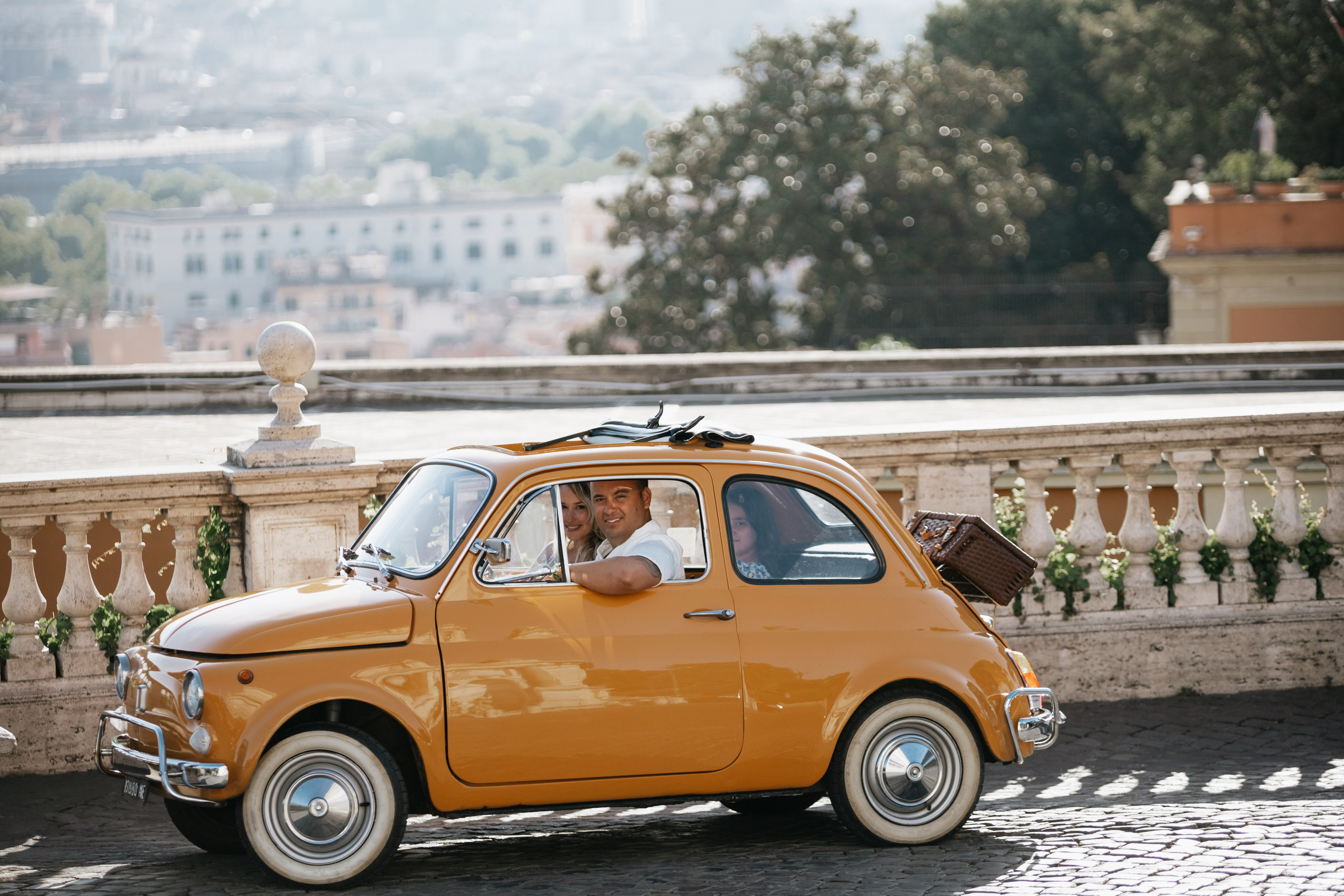 Fiat 500 and Vespa. Photographer in Rome