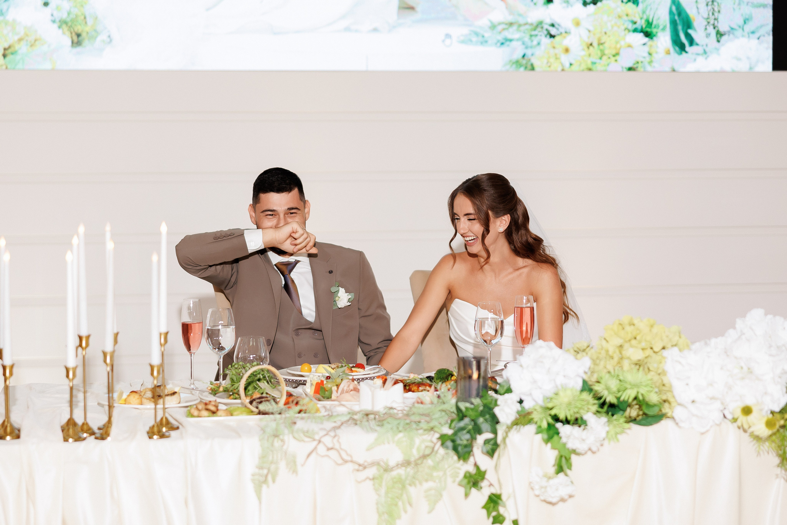 Eugen & Livia — Grand Elysee — Wedding Day. Servicii Foto și Video 067188353