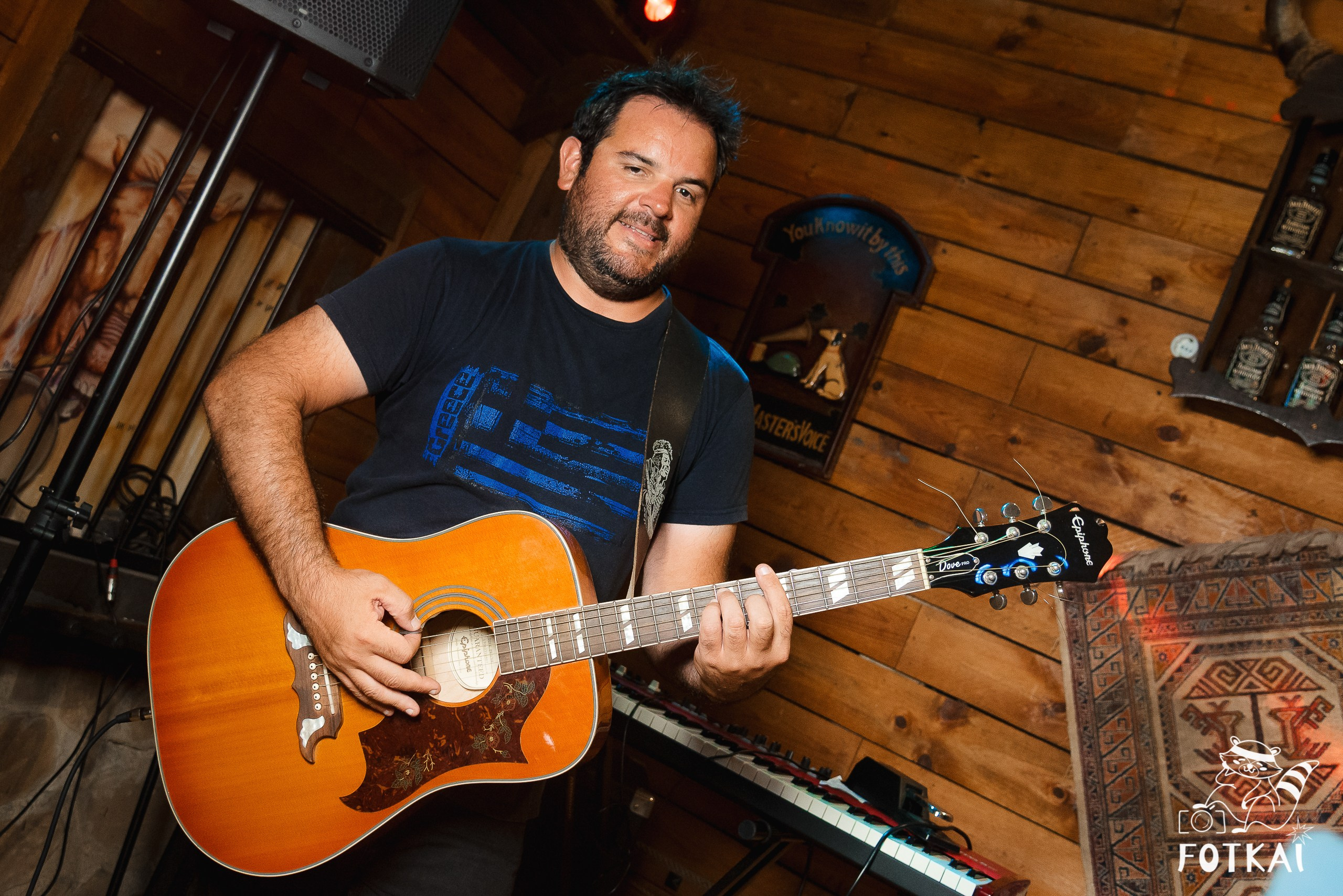 Reportaje fotográfico de FOTKAI | Get Back en El Paso Bar | Torrevieja, España, 12 de julio de 2025