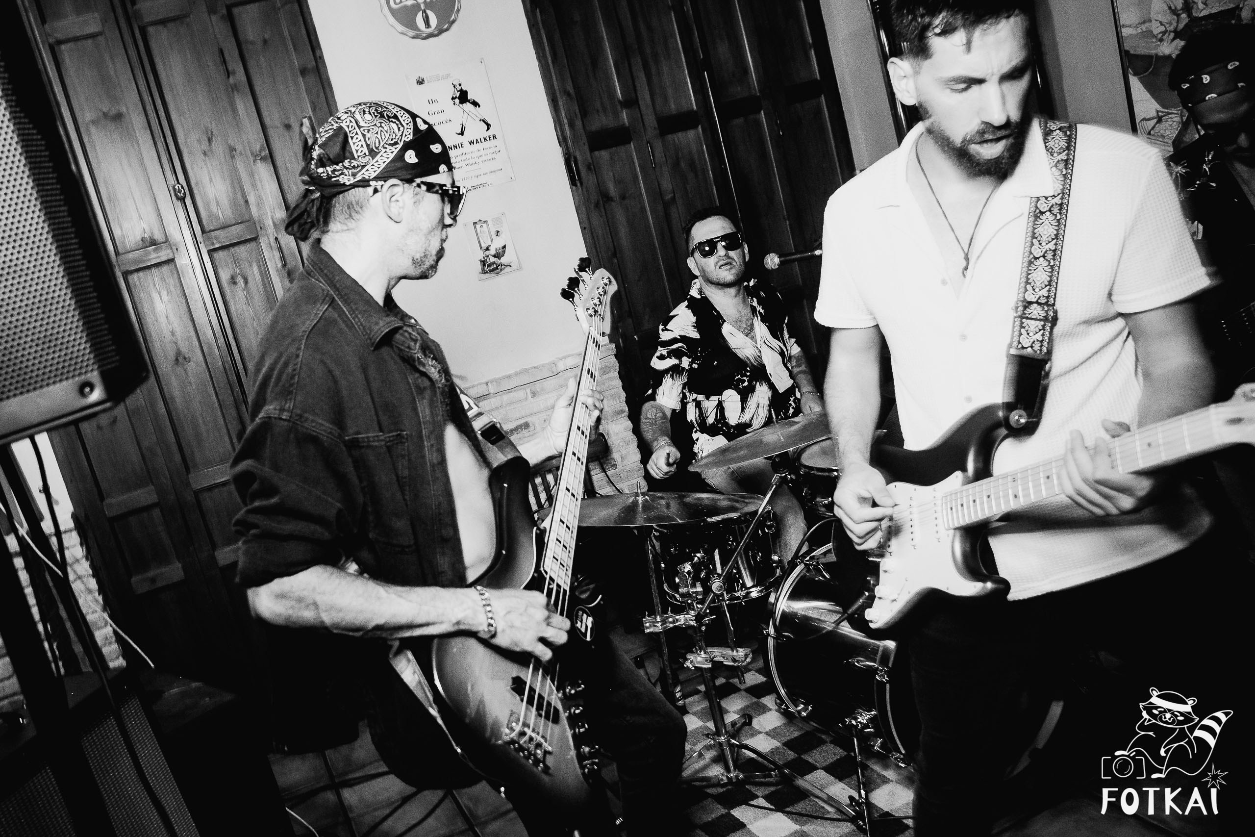 Stones of the Coast en Café Aljibe Rojales: Reportaje fotográfico 30.08.25 | FOTKAI