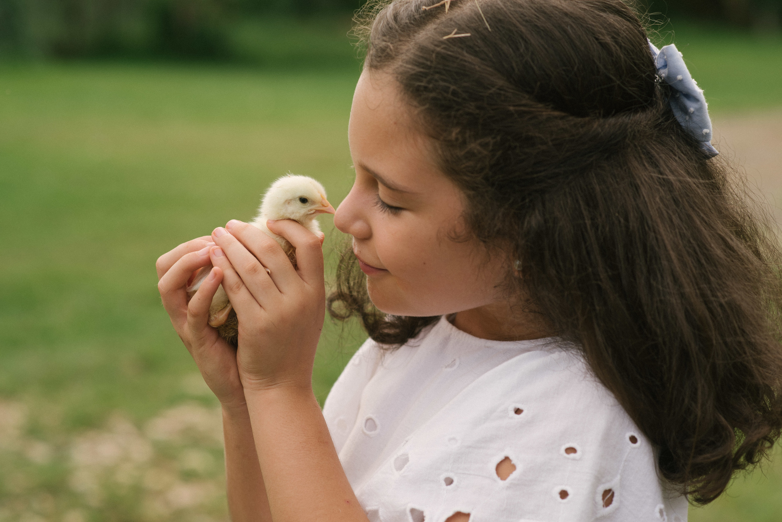Hermosa familia en el campo. Fotógrafo familiar, retratos. Panamá, Chiriqui. Ruslán Rusakóv