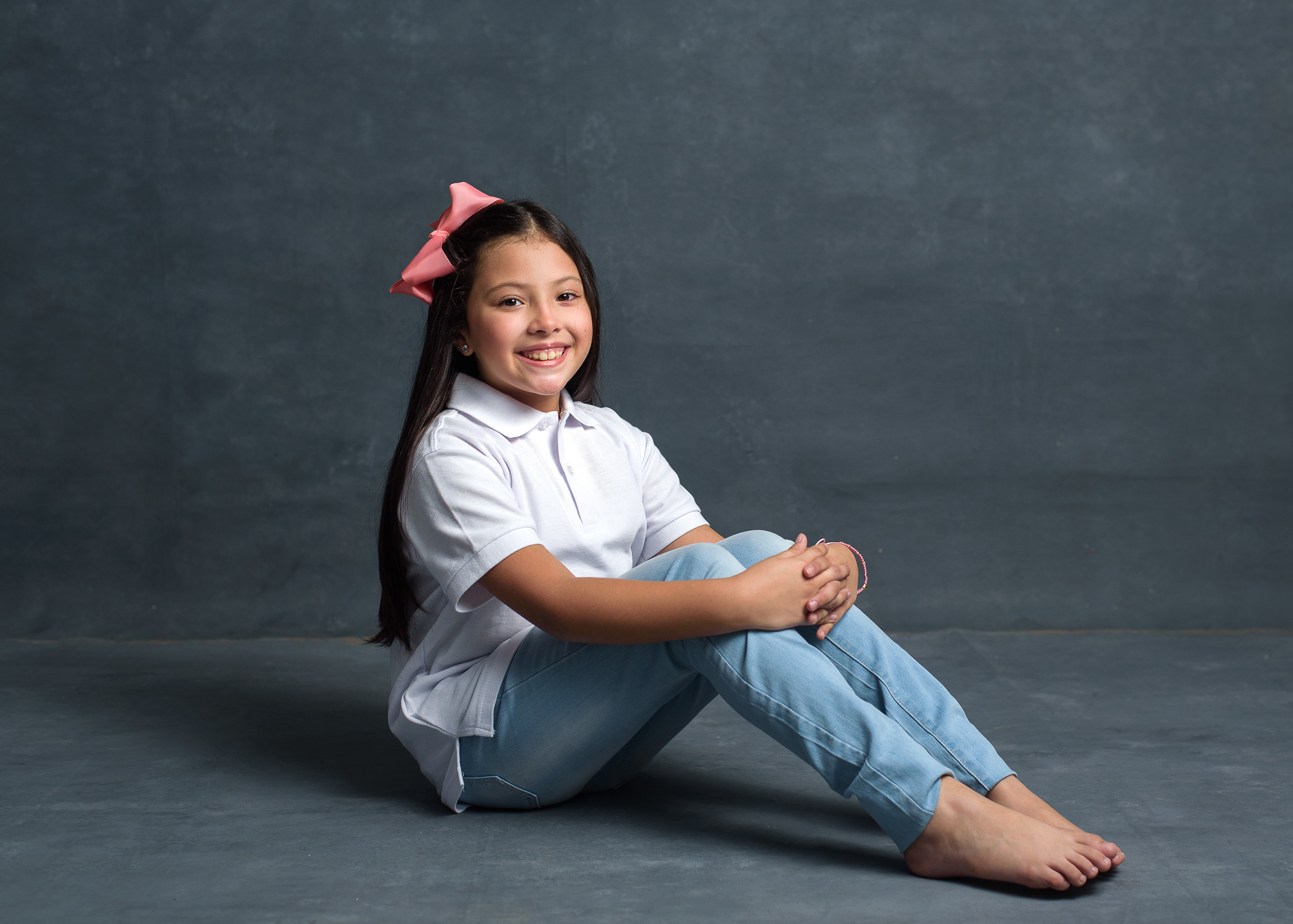 Tres niñas estudio. Fotógrafo familiar, retratos. Panamá, Chiriqui. Ruslán Rusakóv