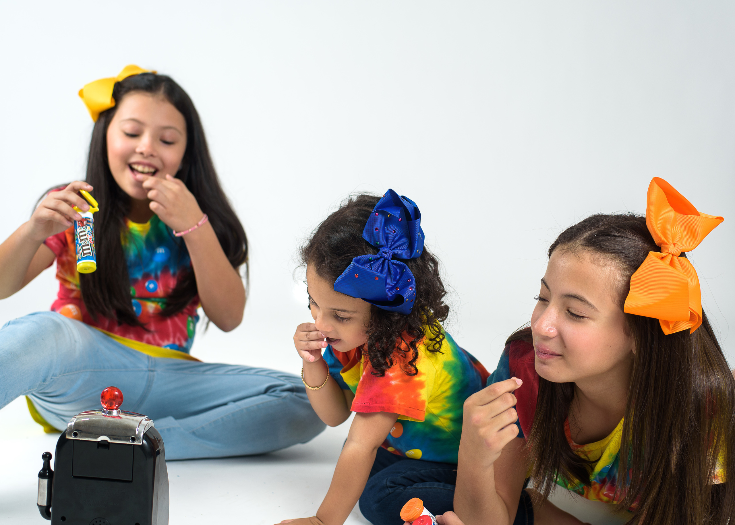 Tres niñas estudio. Fotógrafo familiar, retratos. Panamá, Chiriqui. Ruslán Rusakóv