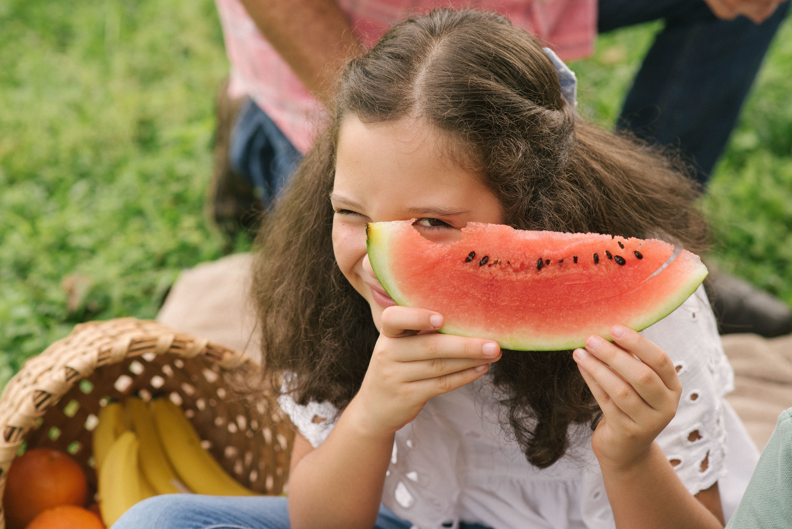 Hermosa familia en el campo. Fotógrafo familiar, retratos. Panamá, Chiriqui. Ruslán Rusakóv