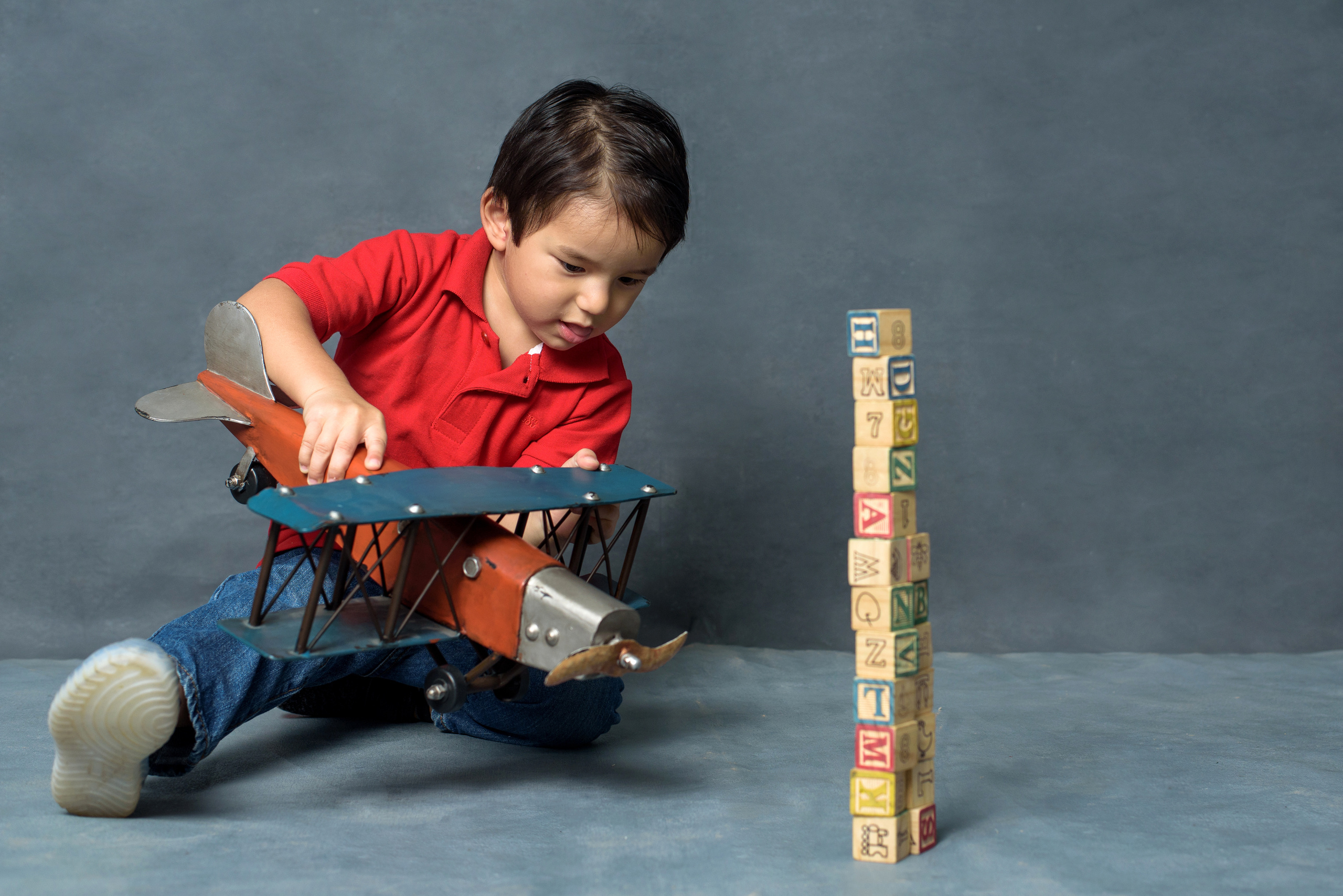Hermanos en estudio. Fotógrafo familiar, retratos. Panamá, Chiriqui. Ruslán Rusakóv