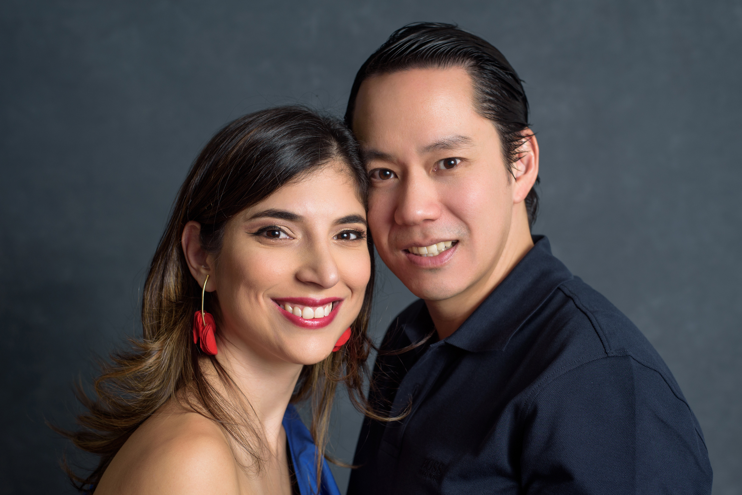 Hermanos en estudio. Fotógrafo familiar, retratos. Panamá, Chiriqui. Ruslán Rusakóv
