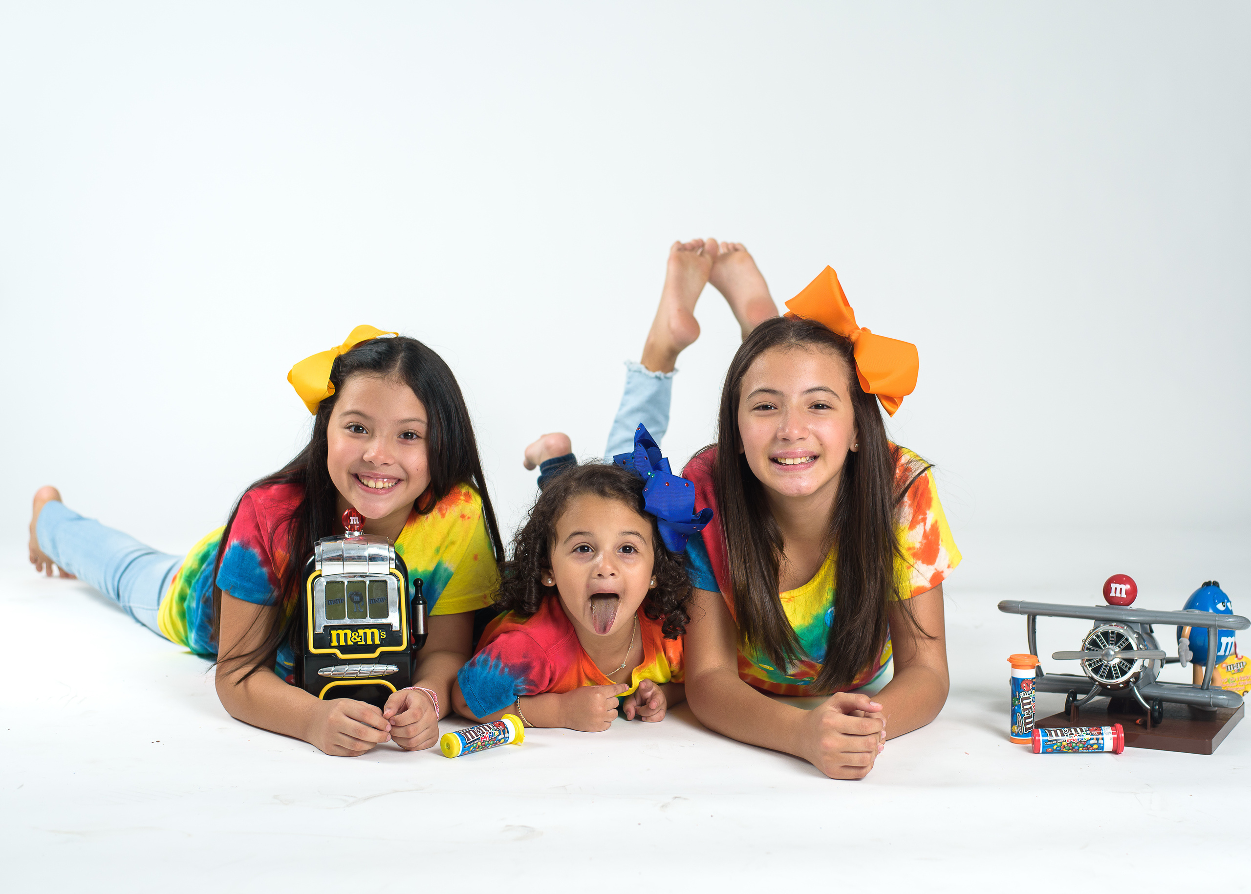 Tres niñas estudio. Fotógrafo familiar, retratos. Panamá, Chiriqui. Ruslán Rusakóv