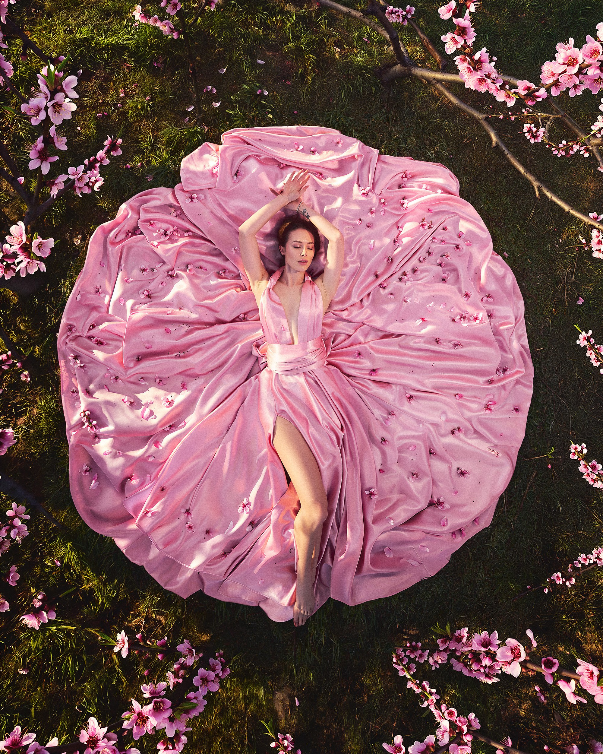 Fashion & Dresses for Photo Sessions | Barcelona Photographer Svyatoslav Usmyal. Barcelona Photographer | Studio & Outdoor Photo Sessions | Svyatoslav Usmyal