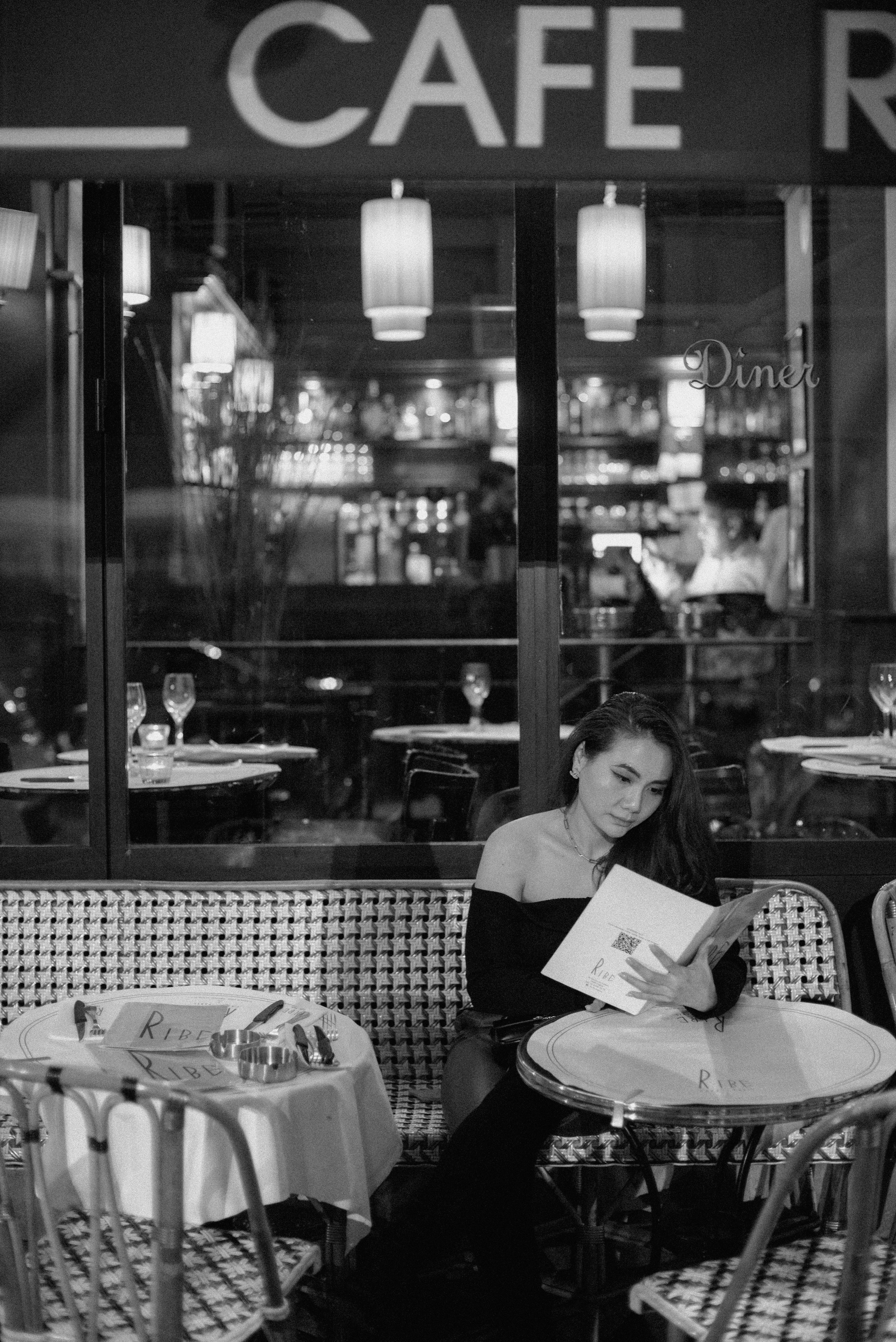 Вне времени. Черно-белое кино у Эйфелевой башни. Ksenia Marchand/ Lifestyle фотограф в Париже