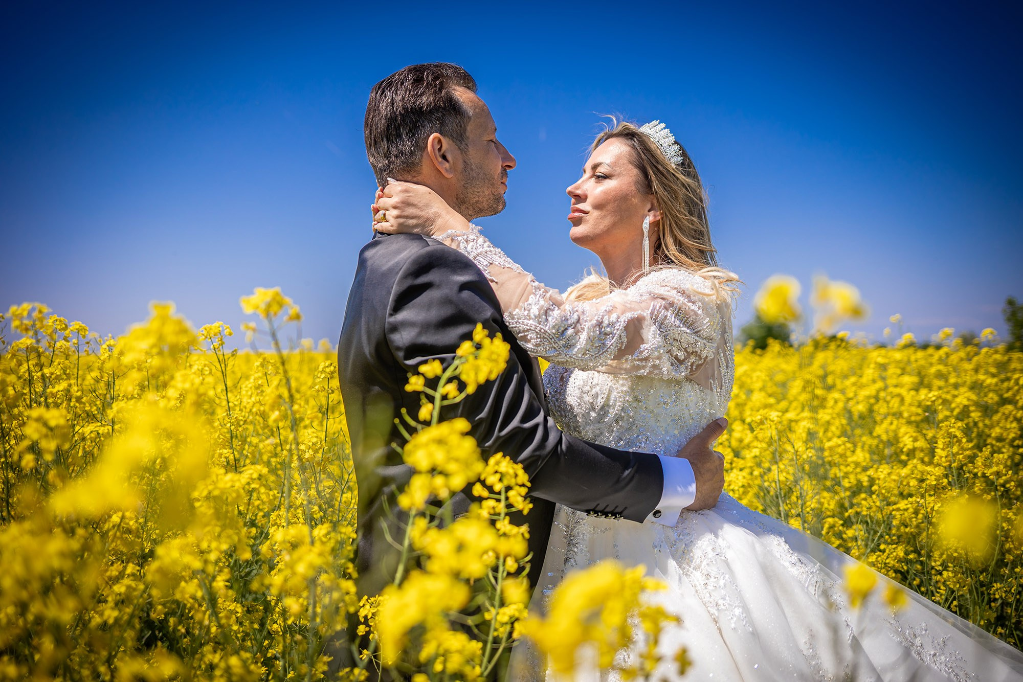 „Trash the Dress – ședință foto după nuntă”. Fotograf nuntă, portrete și evenimente București | Eduard Foto