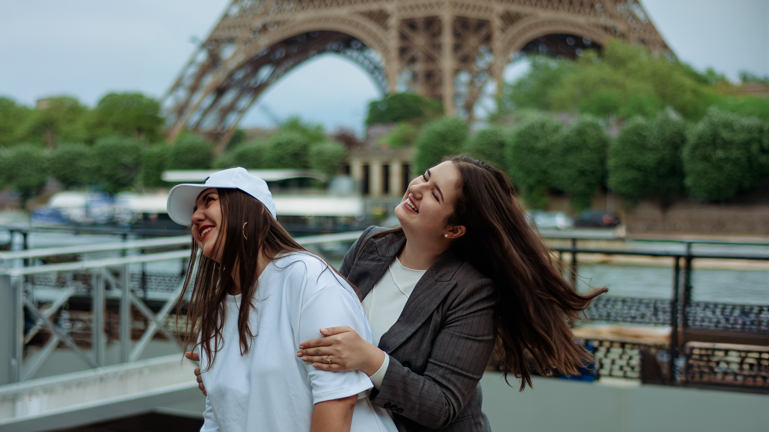 Инна и Камиля — день рождения в Париже. Paris photographer — Polina Osipova