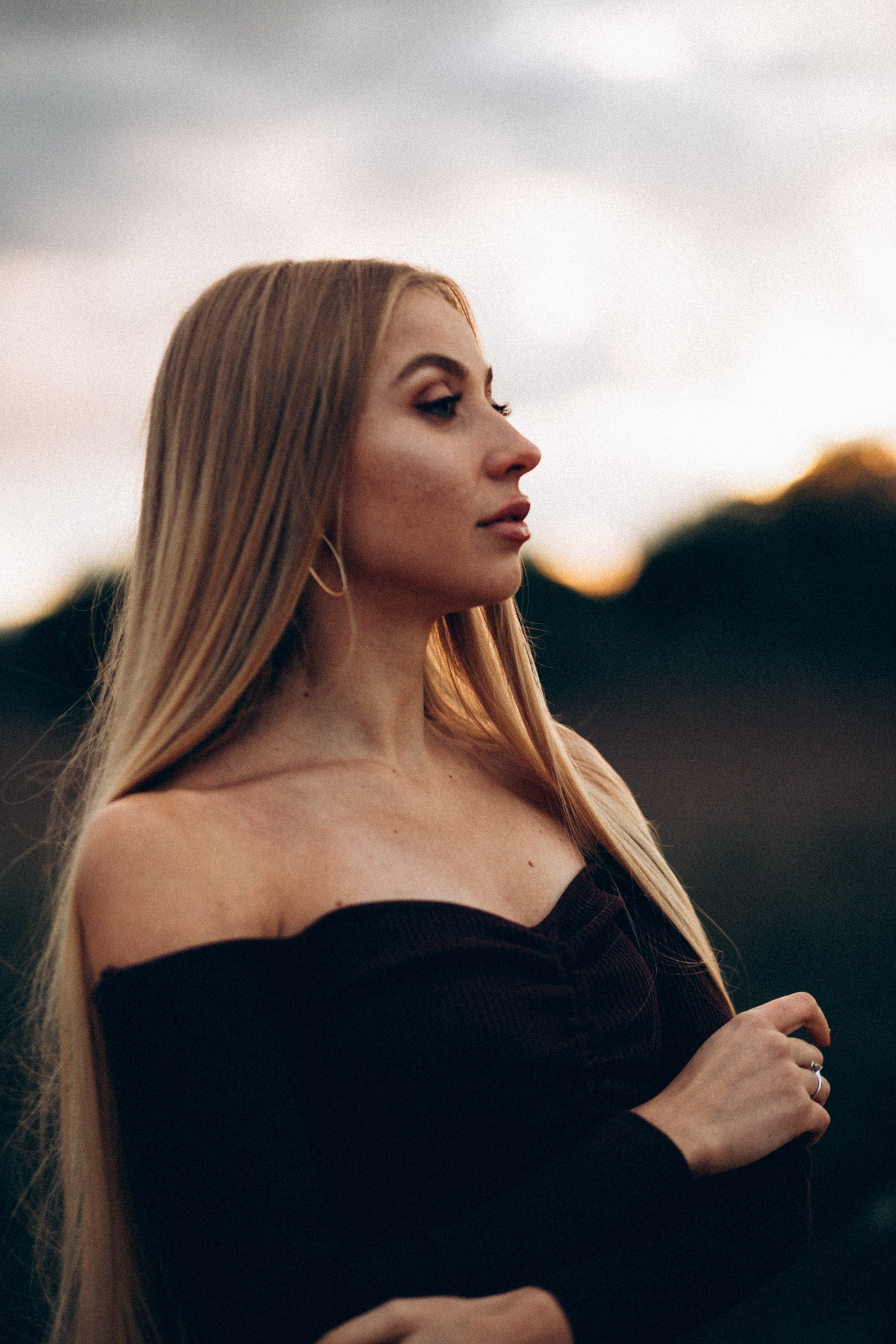 Outdoor Portrait Photoshoot: The Magic of Sunset Light in Tbilisi. Photographer & videographer in Tbilisi, Georgia