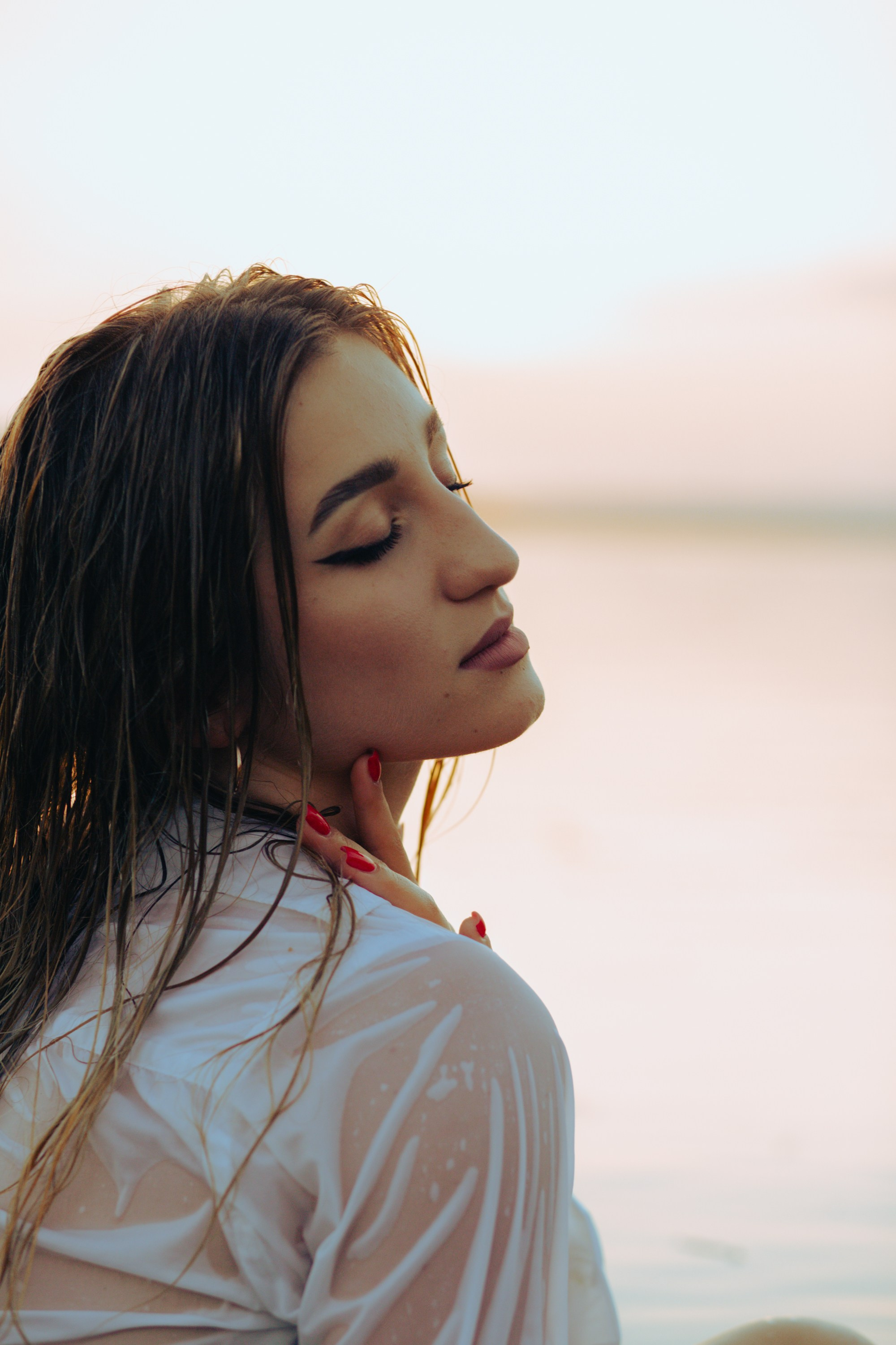 A photoshoot with Yulia in a boat on the water. Photographer & videographer in Tbilisi, Georgia