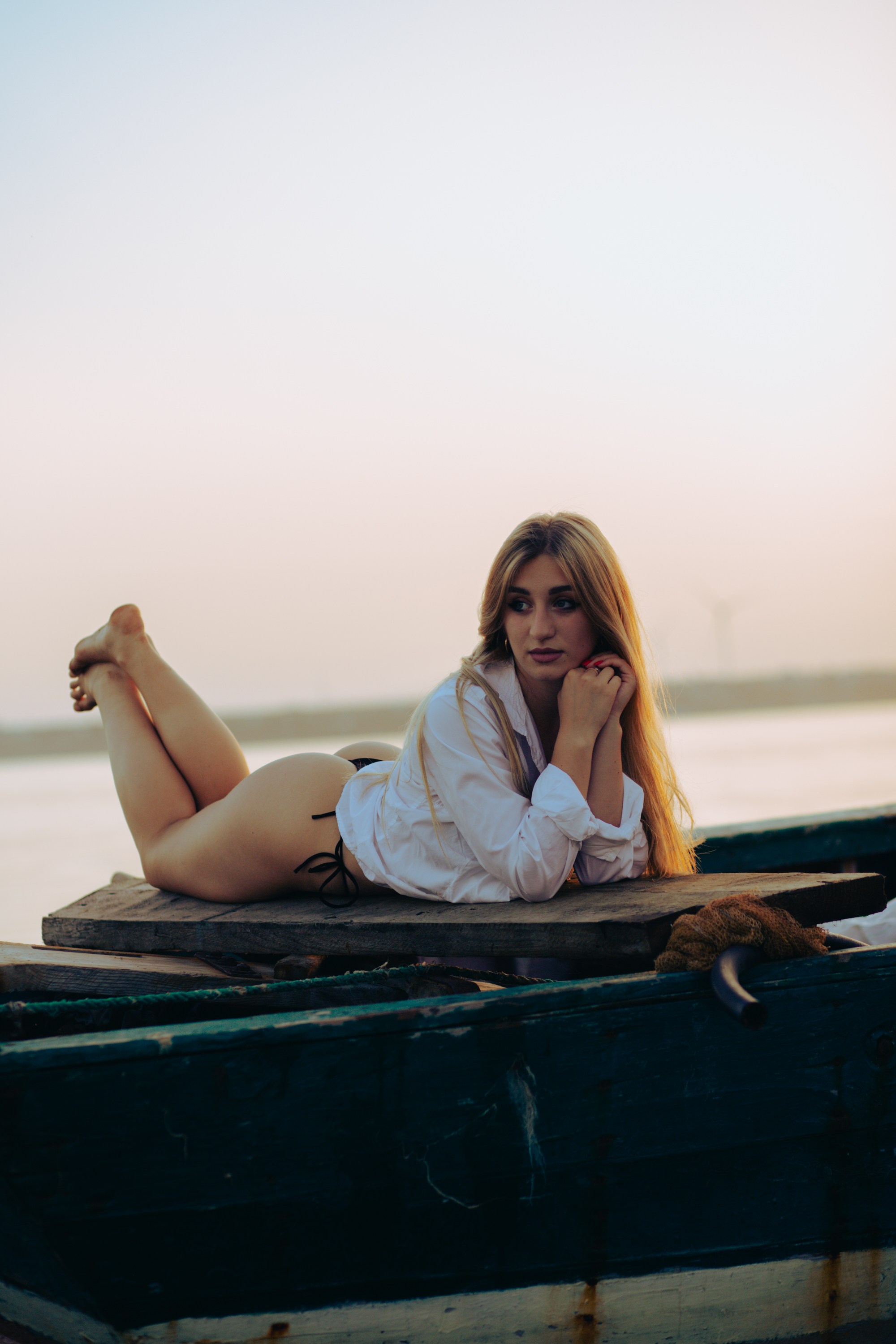 A photoshoot with Yulia in a boat on the water. Photographer & videographer in Tbilisi, Georgia