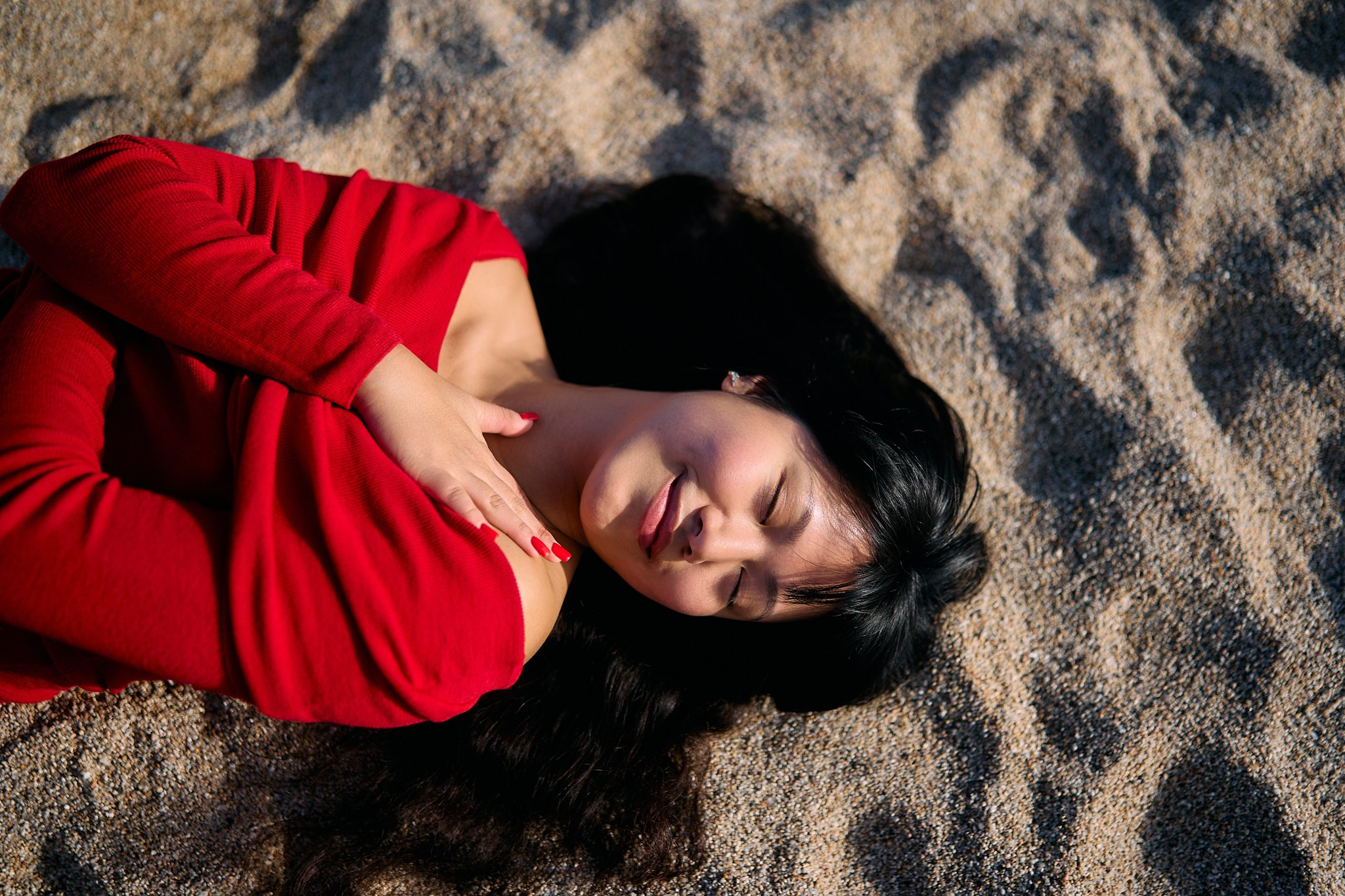 Description of the beach and sea location for a love-story or individual photo shoot in Barcelona, examples of photos. POSTCARD.BCN Photographer Kate in Barcelona. Love-story, family or individual photo shoots