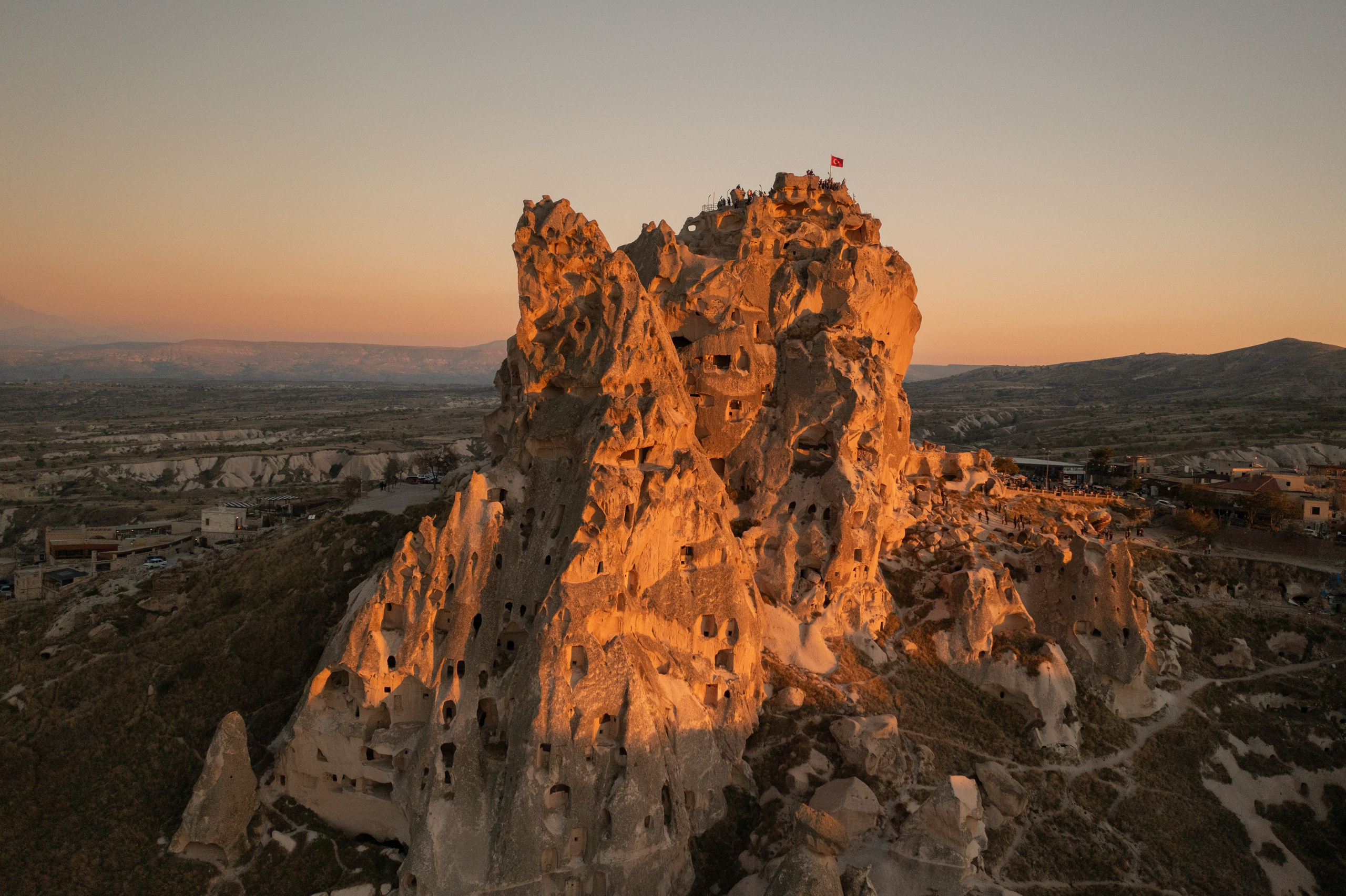 Top Must-Visit Locations in Cappadocia – Unveil the Region’s Hidden Gems. Your Guide to Cappadocia: Private Tours, Scenic Routes, Hot Air Balloon Rides, and More Adventures