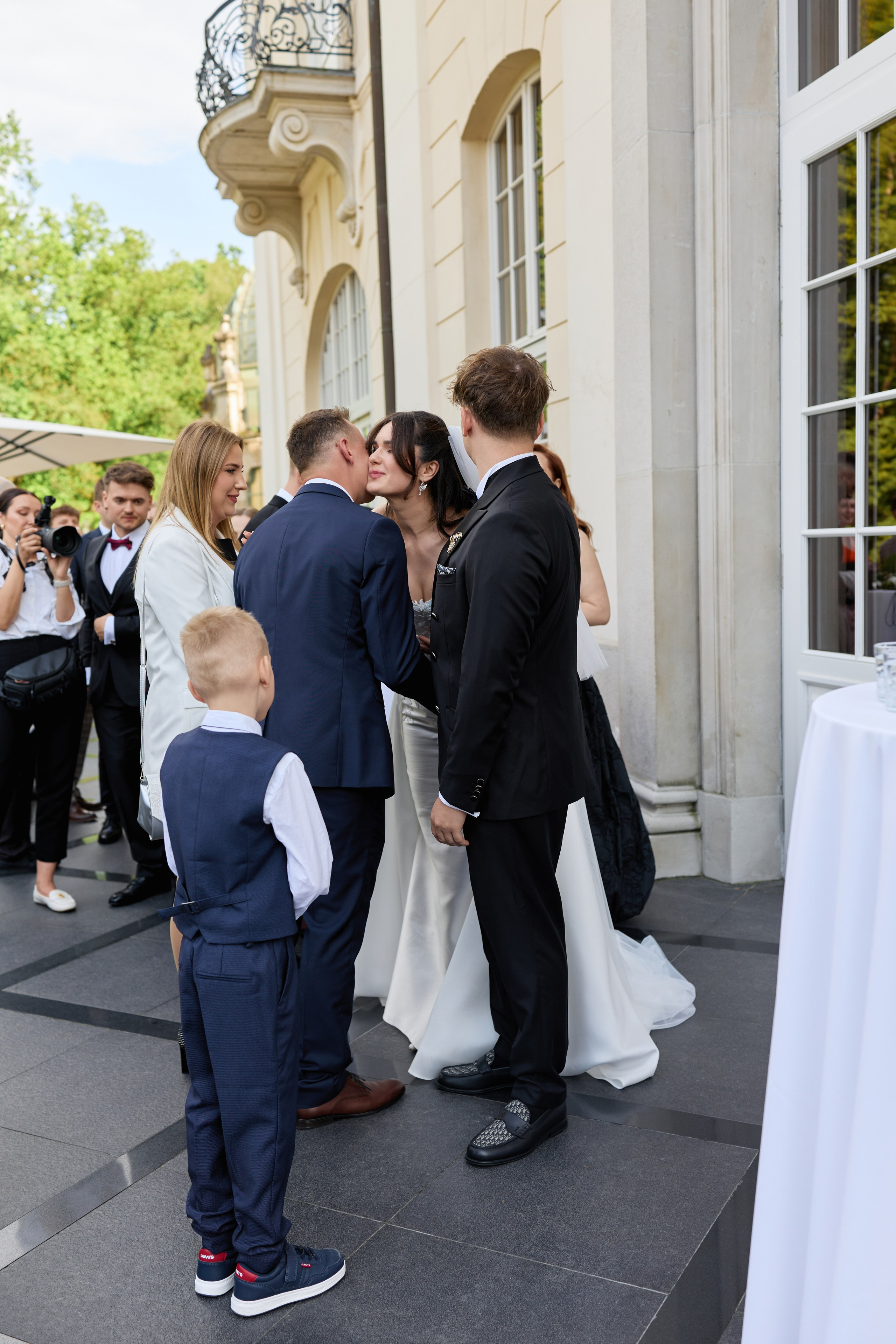 Wiktoria & Kacper. Pałac Goetz. Fotograf ślubny i rodzinny w Krakowie Yana Klymova