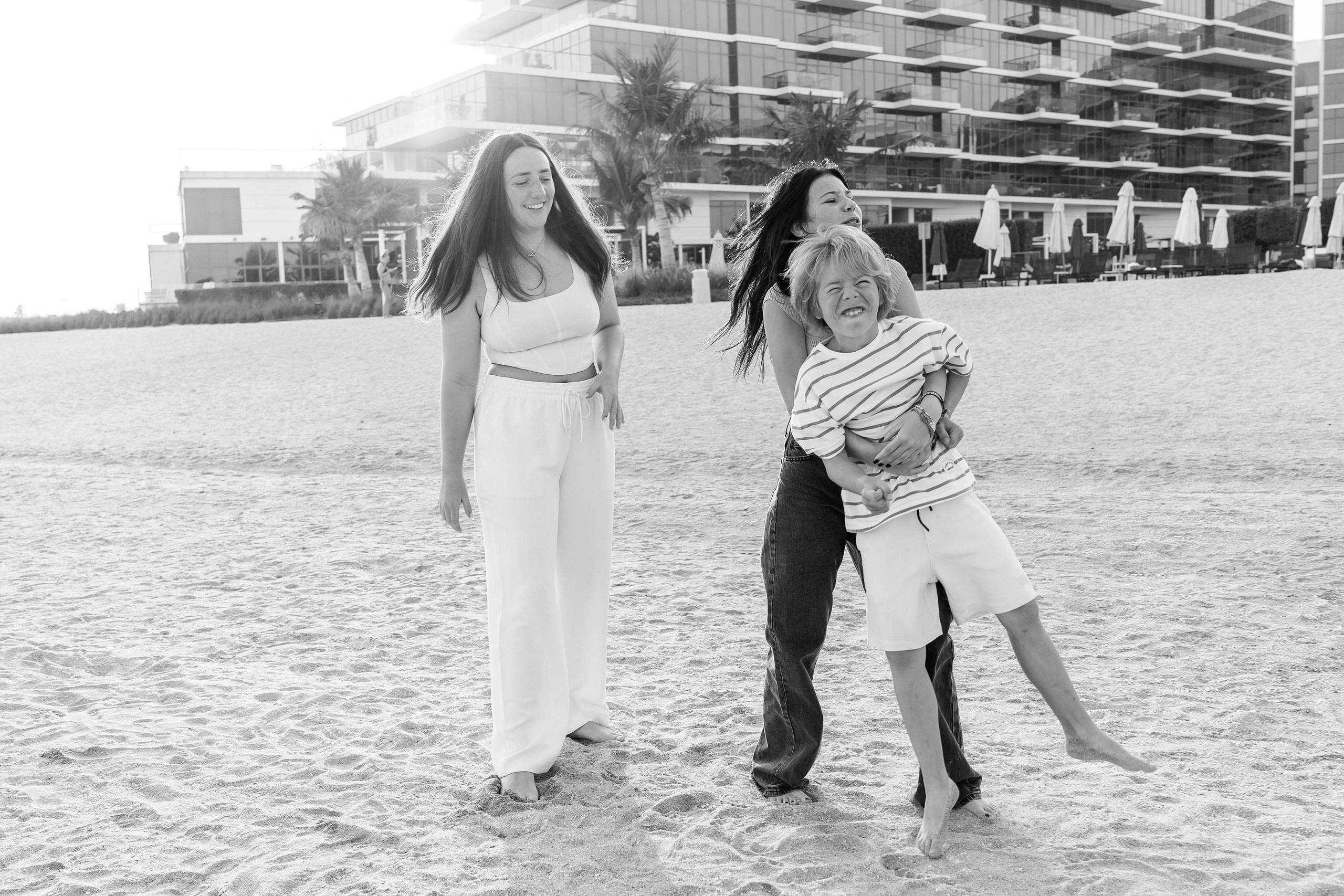 Alena’s family. Professional Photographer Abu Dhabi, Dubai — Yulia Ismoilova | 2025