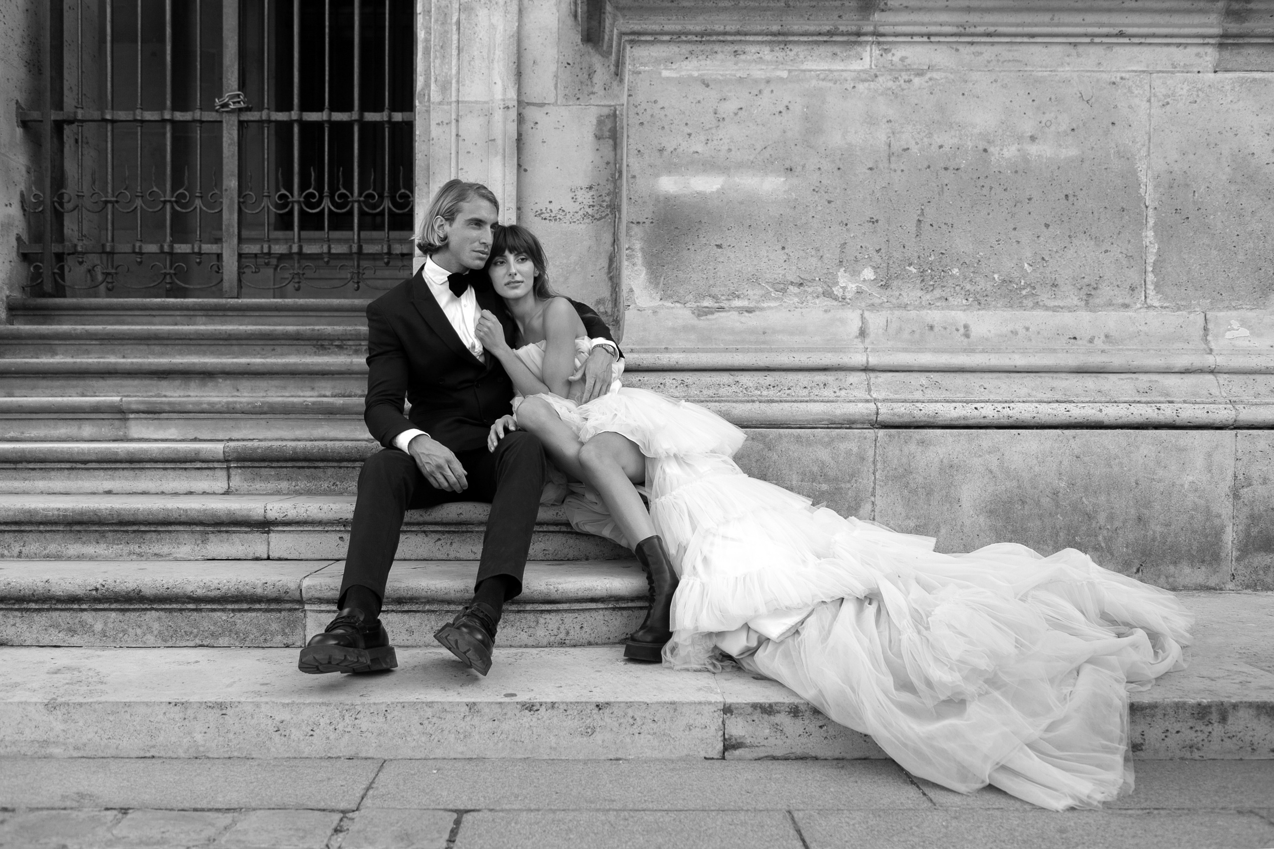 Musée du Louvre / Clémence & Pierrot. Wedding, event and family photographer in Paris, Emilian Olaru