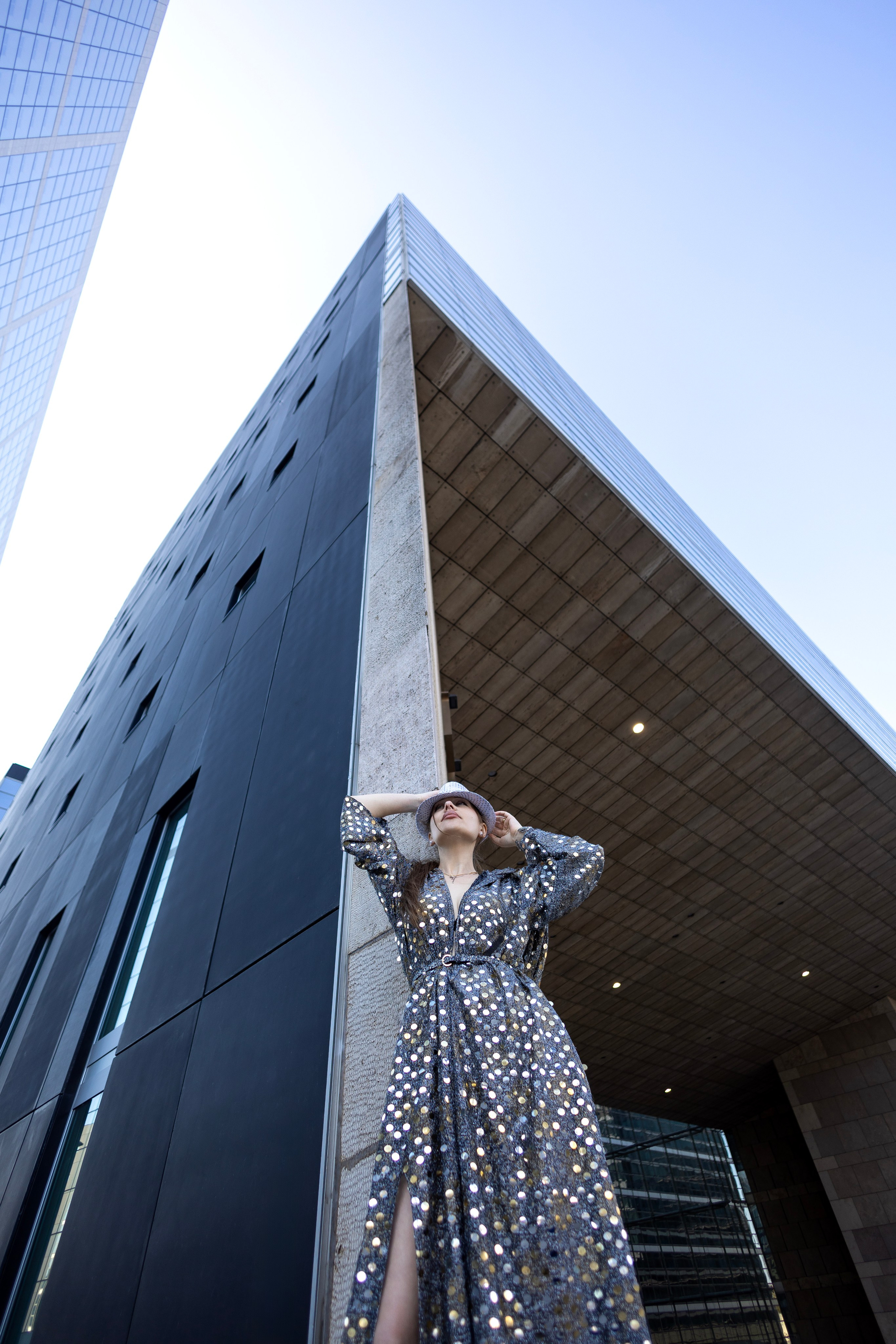 Shooting La Defence cu Lenuta. Wedding, event and family photographer in Paris, Emilian Olaru