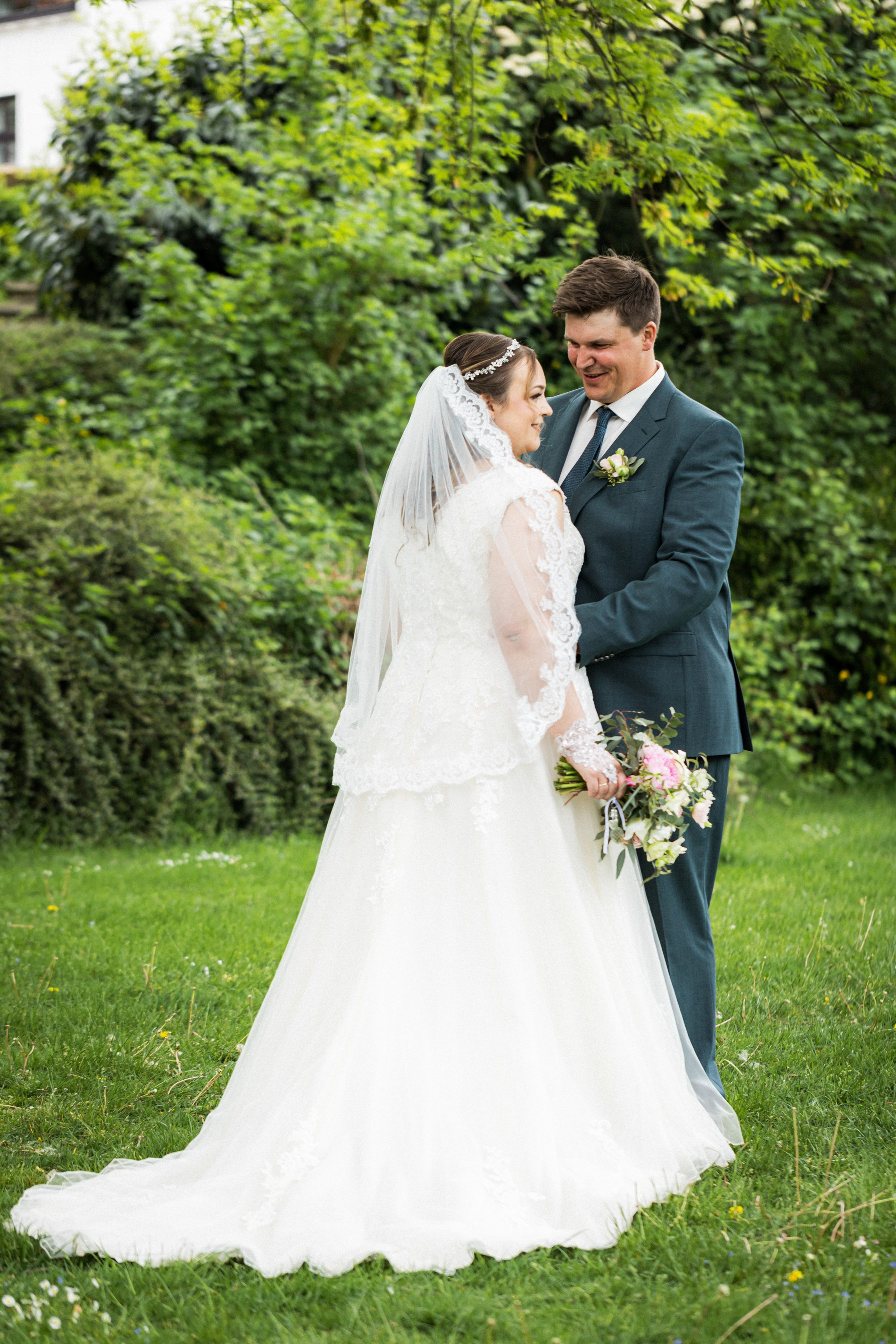 Kirchliche Trauung in Oerlinghausen – Emotionale Hochzeitsfotos & Stilvolle Reportagen!. Hochzeitsfotografin in Gütersloh | Authentische Hochzeitsreportagen | TK Photographie