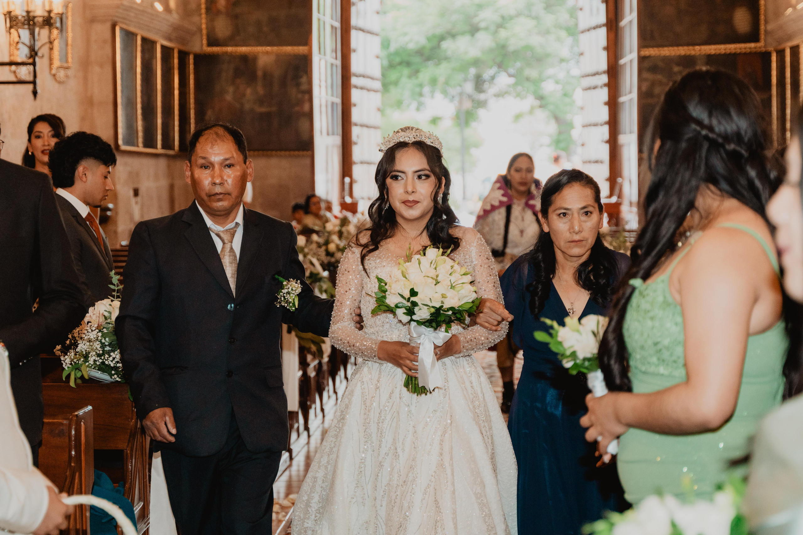 FERNANDO + MARIBEL | BODA RELIGIOSA. Studio KVTA | Fotografía y Video de Bodas en Arequipa
