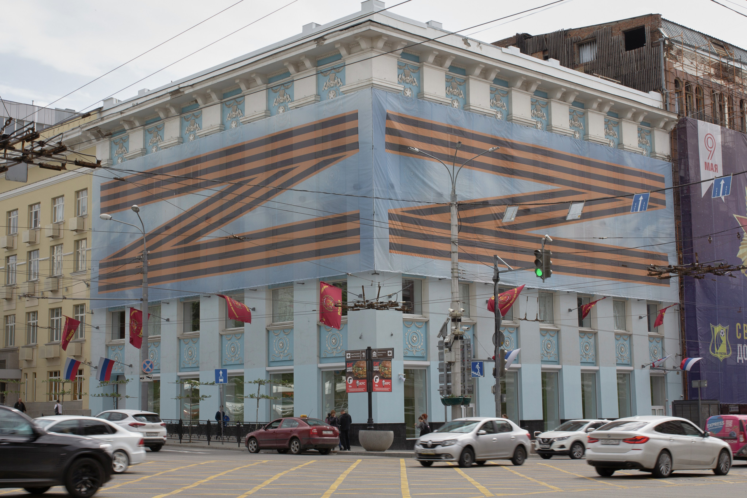 In the center of Rostov-on-Don, banners with the letter Z were unfurled almost immediately.