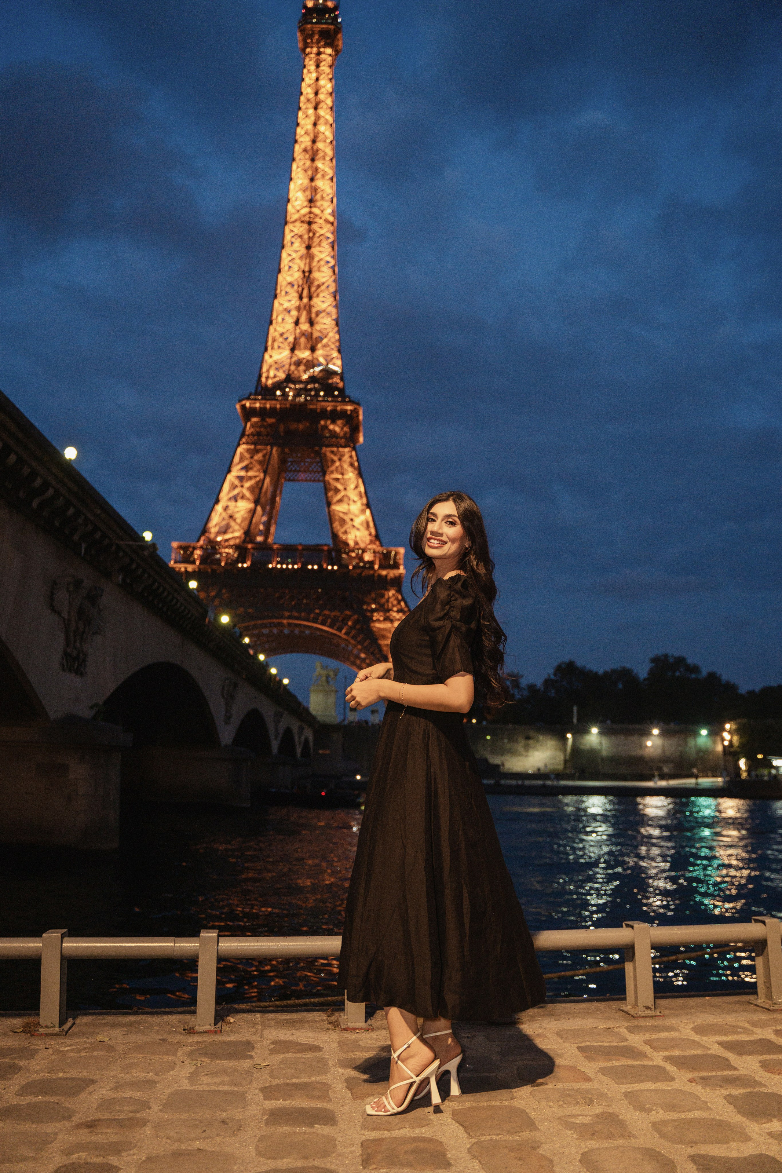 Naila (4 hours). Photographer in Paris|Solo and groups, portraits & content, couples photo-shoot in Paris at the best locations