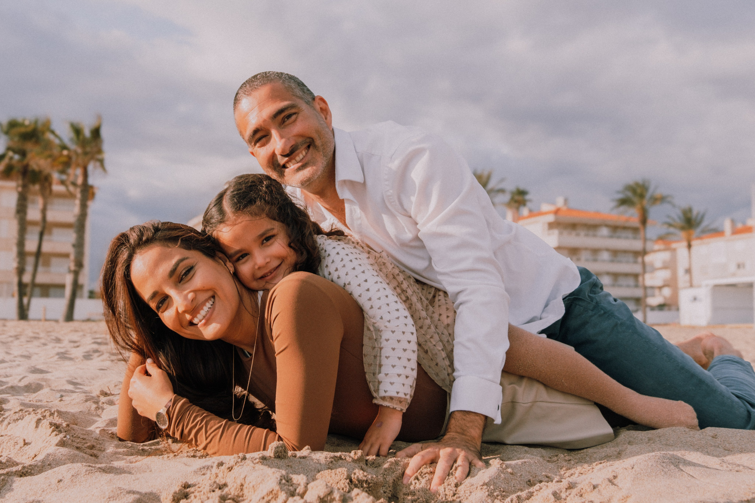 Sesión familiar en la playa. Fotografía profesional en Calafell - Elena Medvedeva