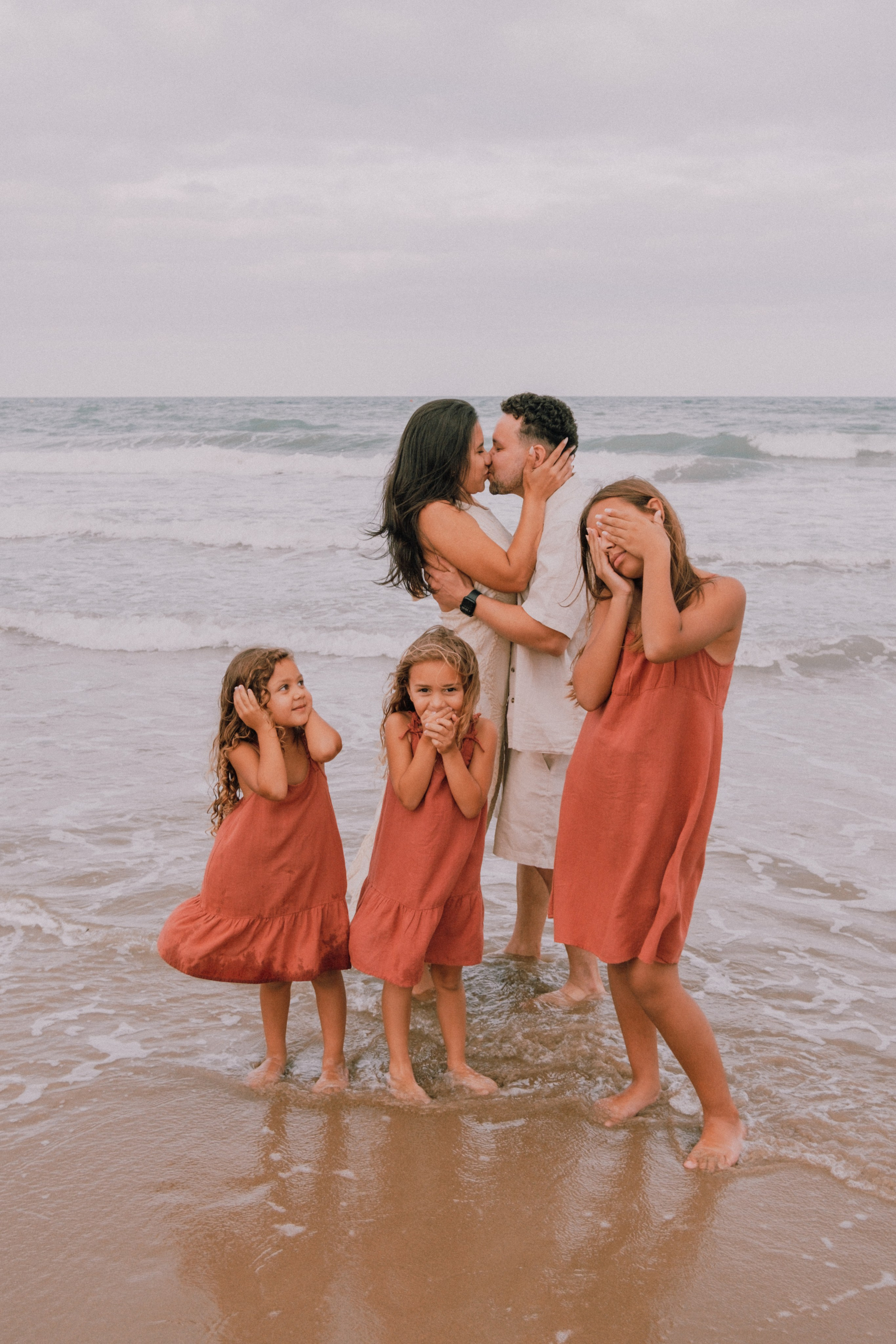 Семейная фотосессия на пляже. Профессиональная фотосъемка в Калафелле — Елена Медведева