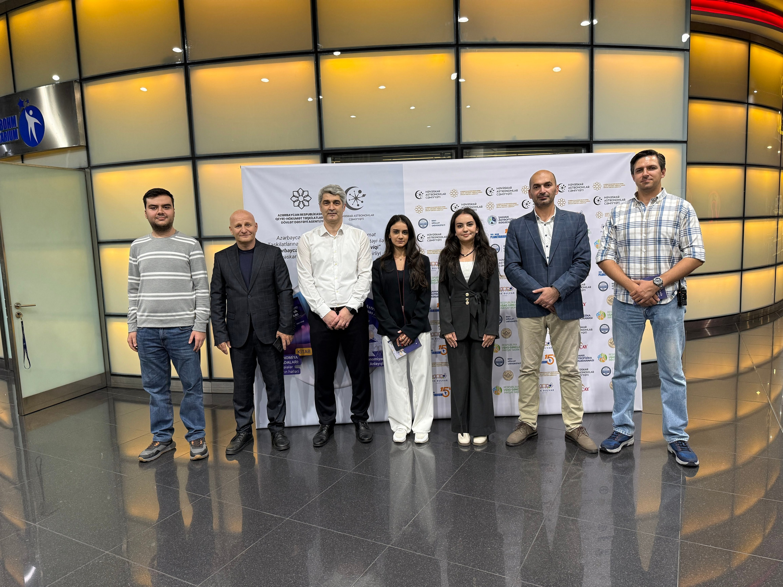 “Astronomiyada Əsas Anlayışlar” kitabının və “Fəza və Zamanın Elçiləri” filminin təqdimatı. Həvəskar Astronomlar Cəmiyyəti — Astronomy.az