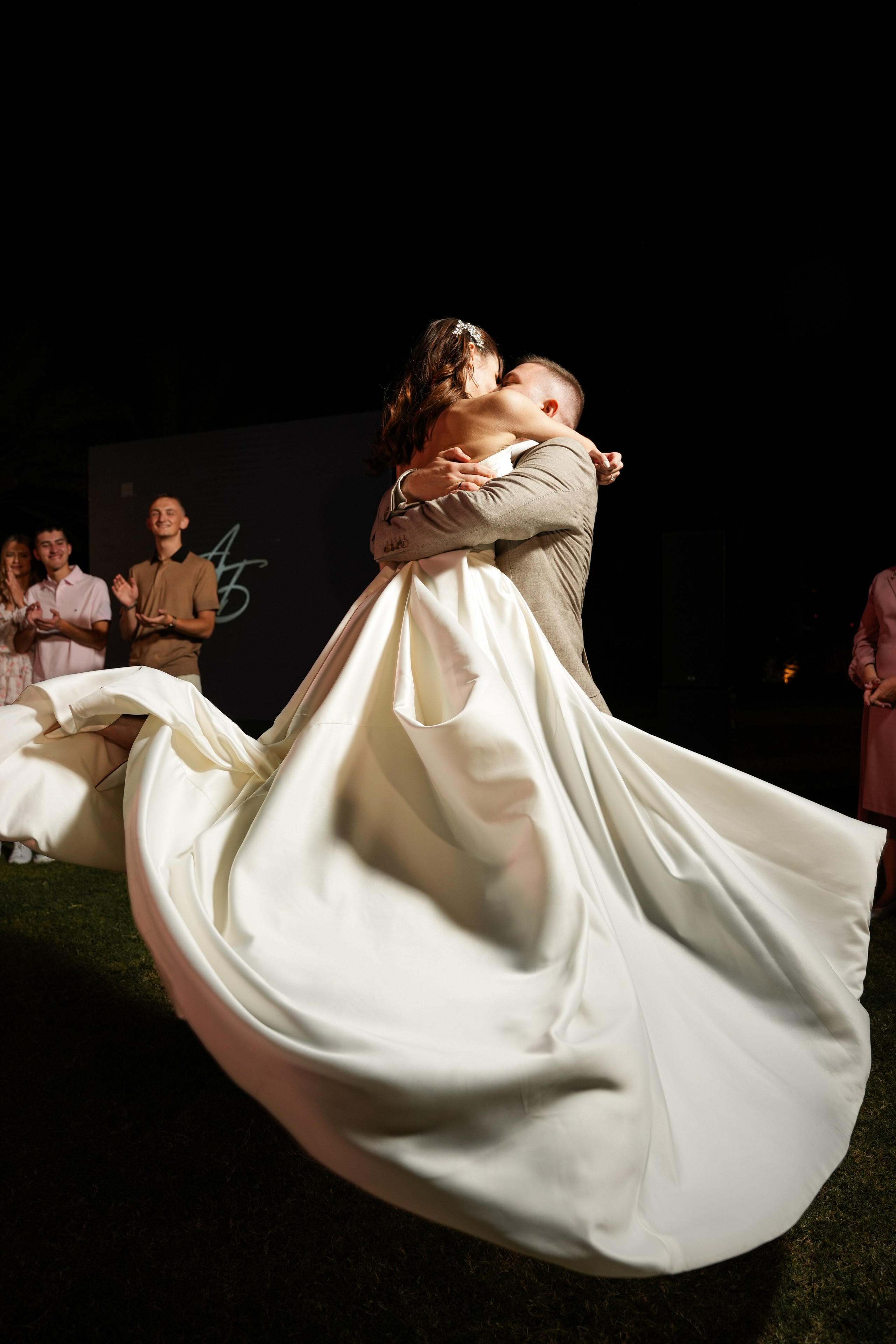 WEDDING. Photo and video production. Editing & retouching services. Training