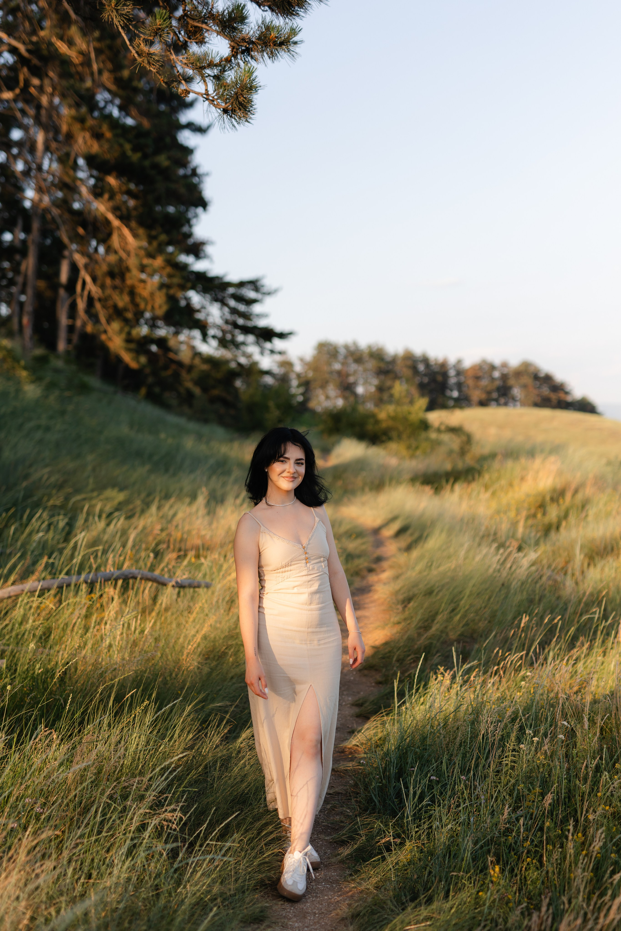 Laura — Portrait. Main