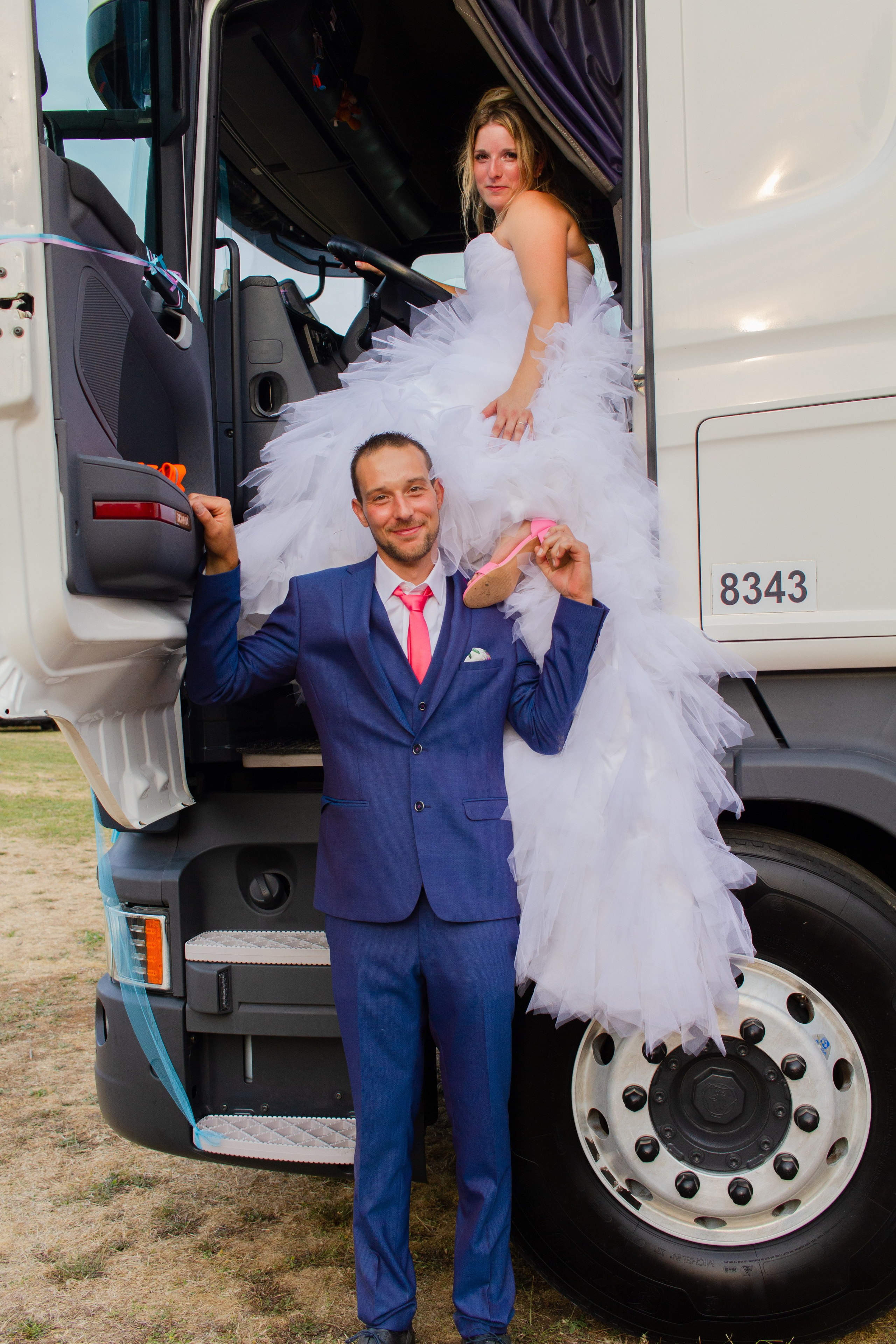 Julie & Denis | Mariage style Scania. Photo studio “Partage ton bonheur” — Family photographer near Châtellerault, Poitiers, and Tours