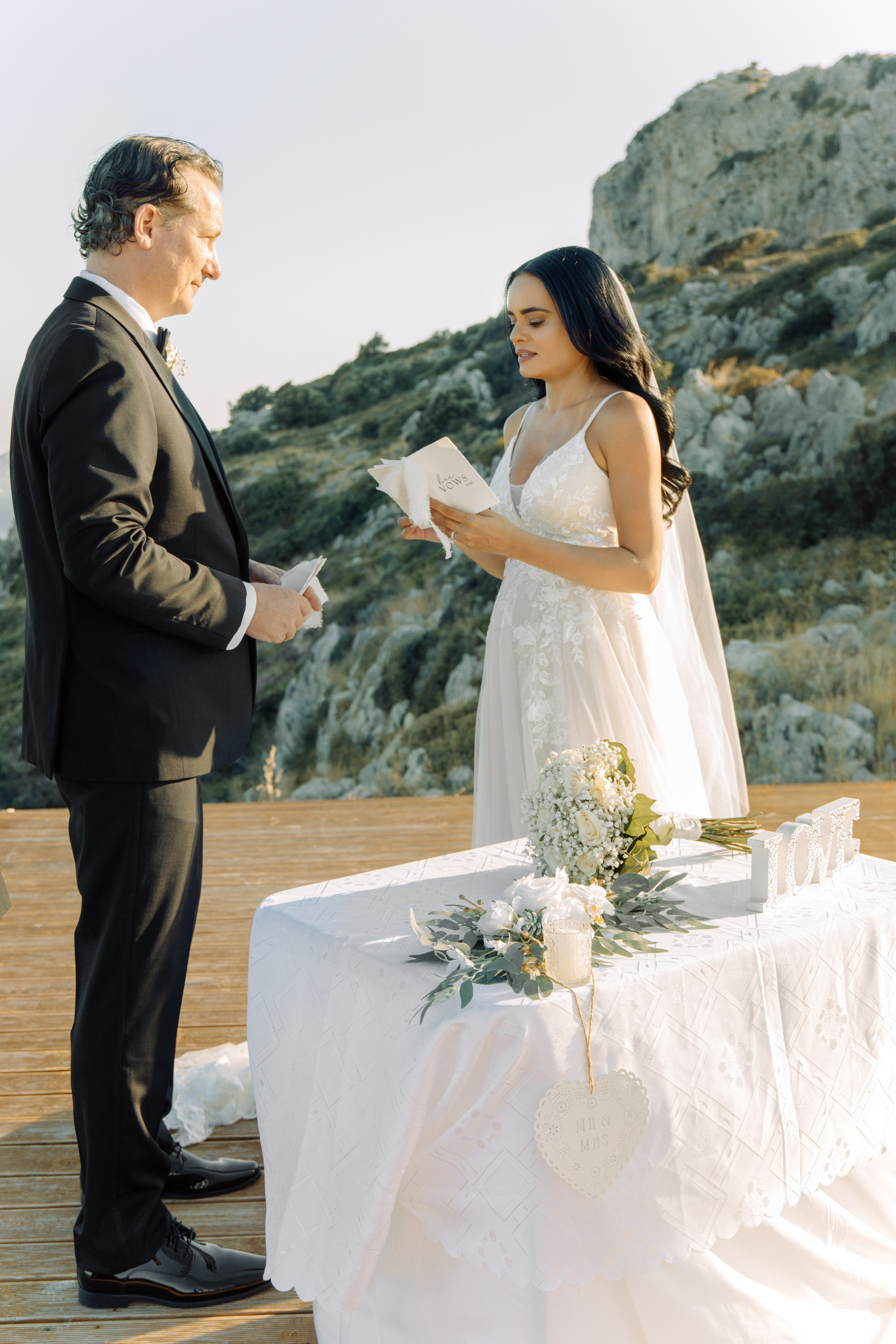 Vow Renewal Ceremony. Portrait- und Hochzeitsfotografin Irene Art Photo mit Sitz auf der griechischen Insel Rhodos