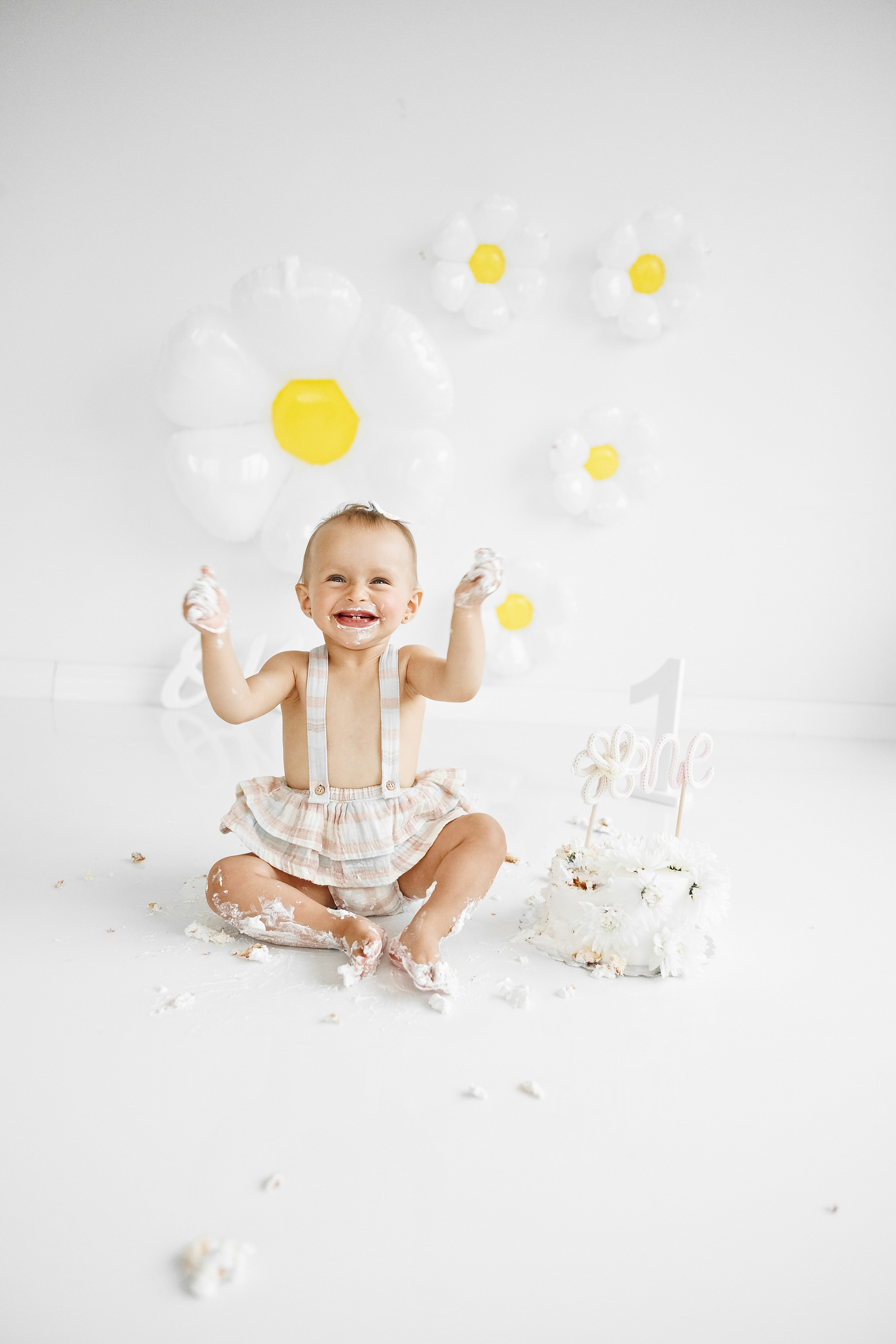 Smash cake. Фотограф Ирина Йотова