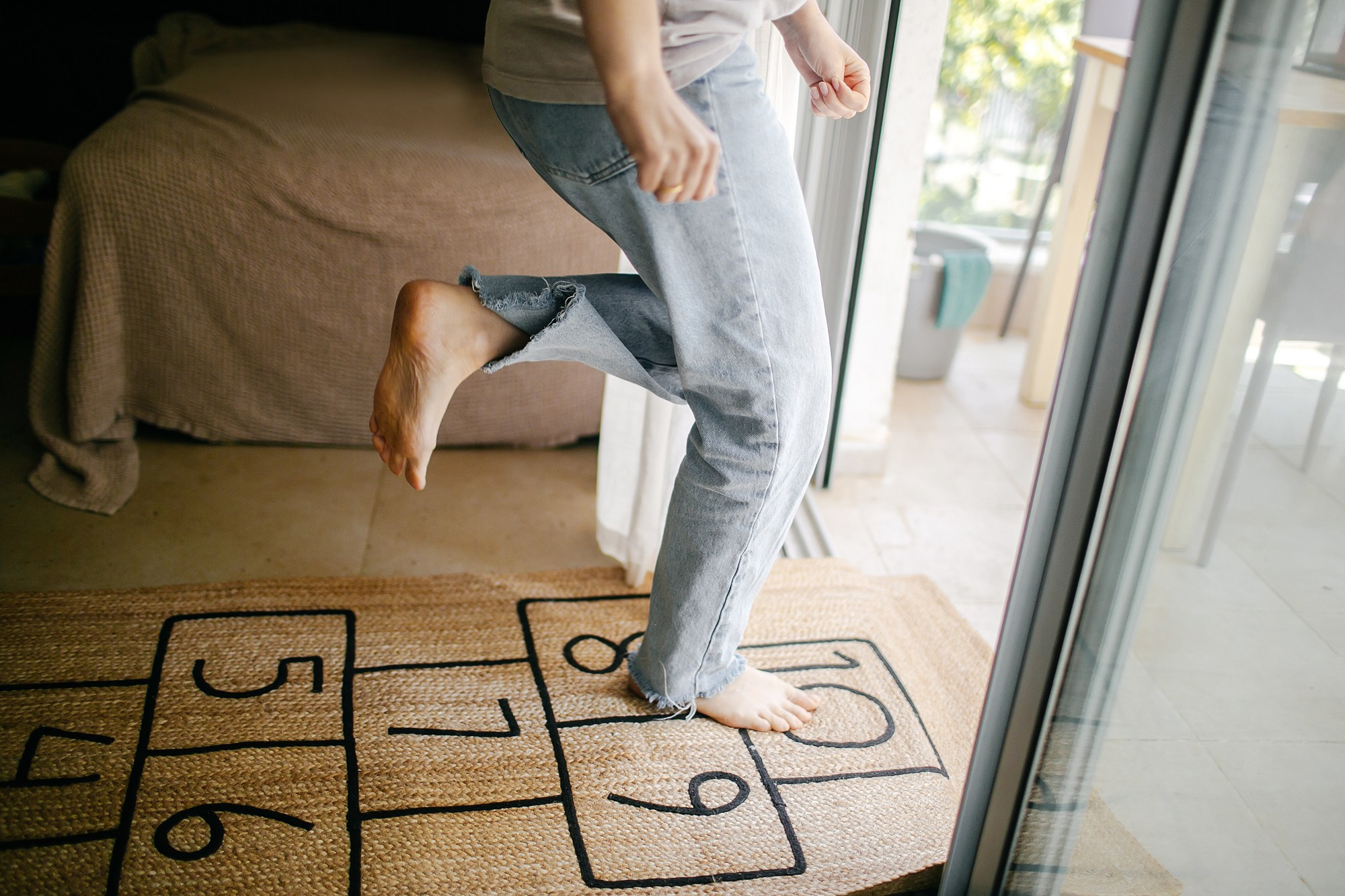 Mom&daughter at home. Family photographer in Israel