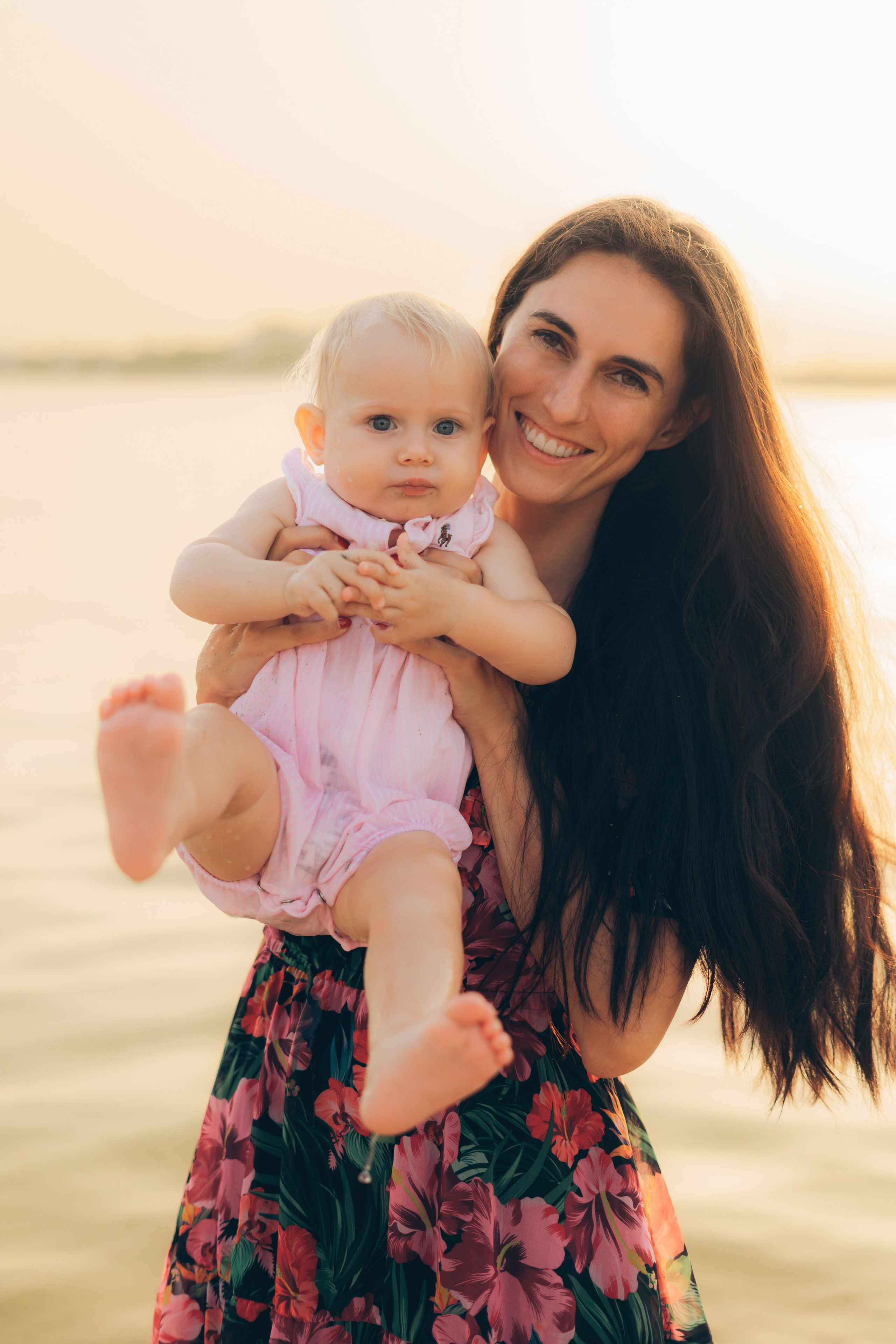 Beauty of the sunset on the beach. Angela Iakovleva — Family Photographer in Dubai