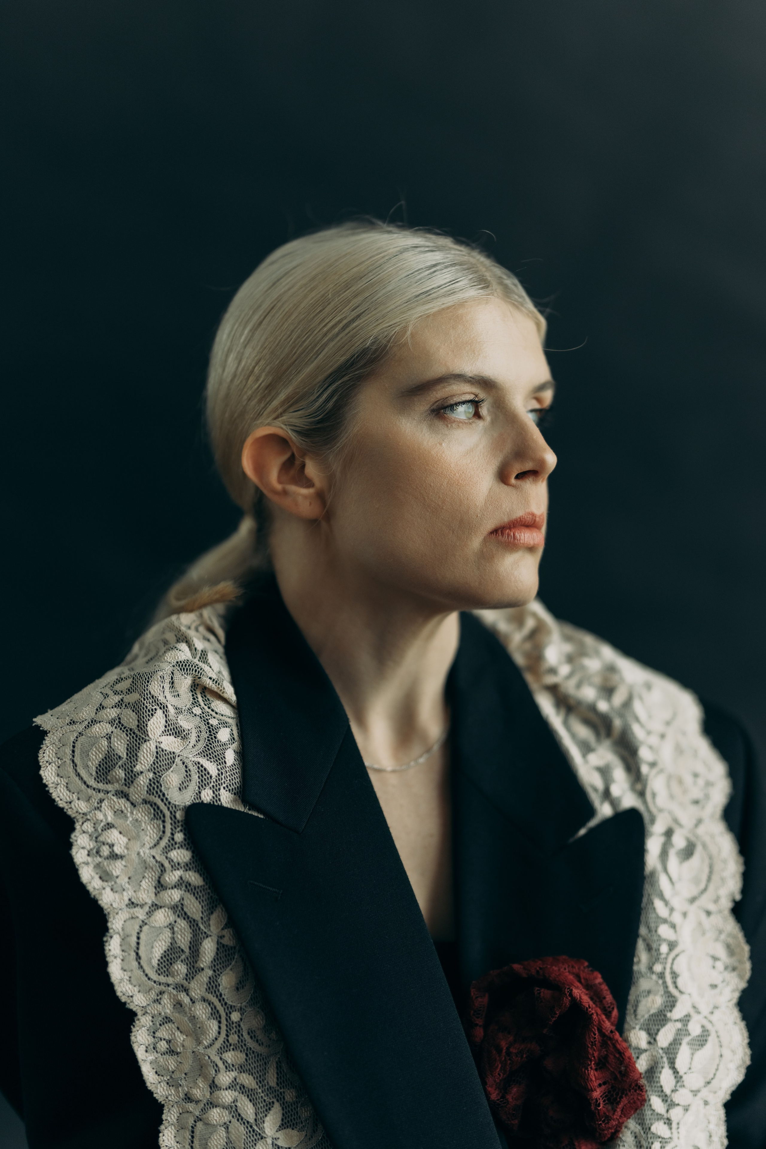 Alina  Tomnikov contemporary actor portrait minimal light Europe