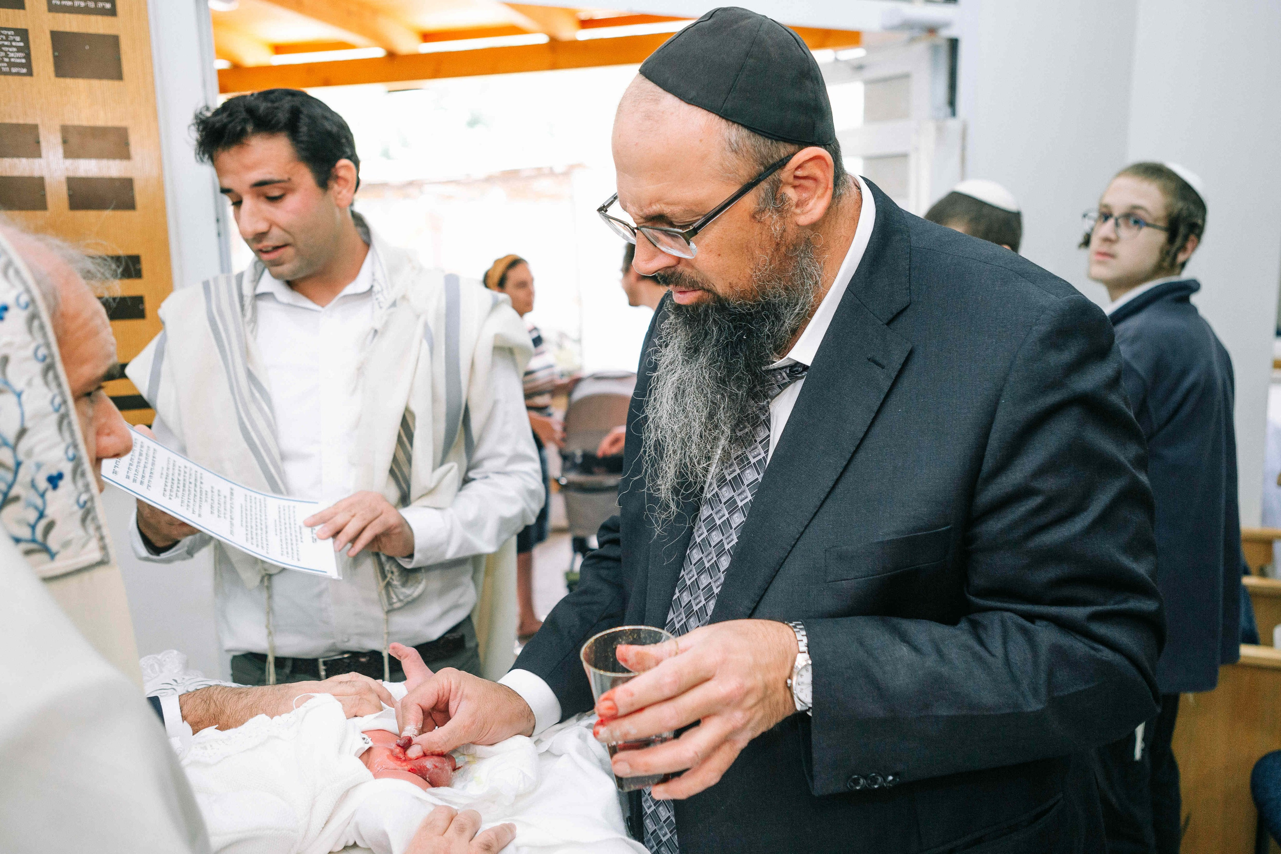 BRITH MILA IN THE SMALL SYNAGOGUE. PHOTOGRAPHER IN ISRAEL